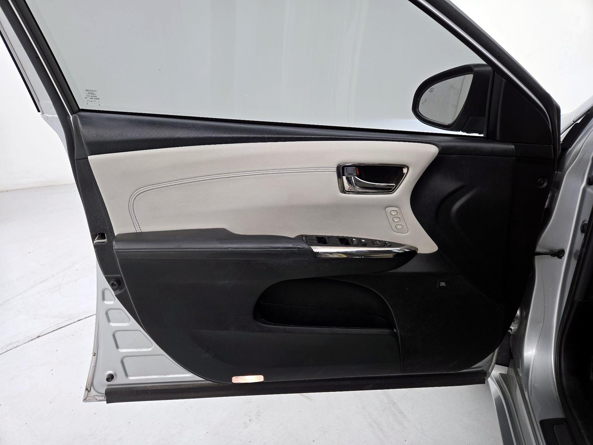 Thumbnail: 2016 Toyota Avalon - 12