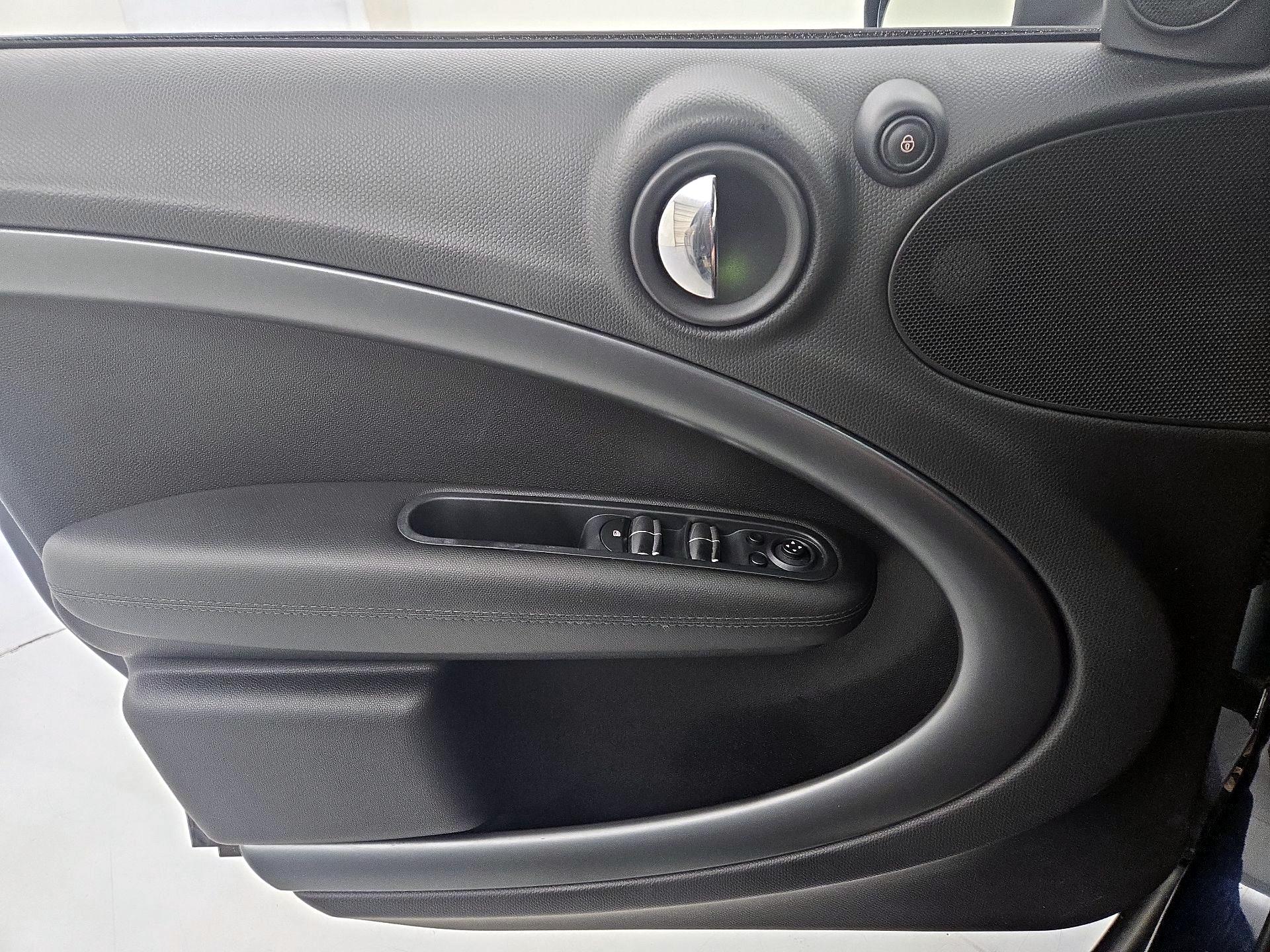 Thumbnail: 2015 MINI Cooper Countryman - 12