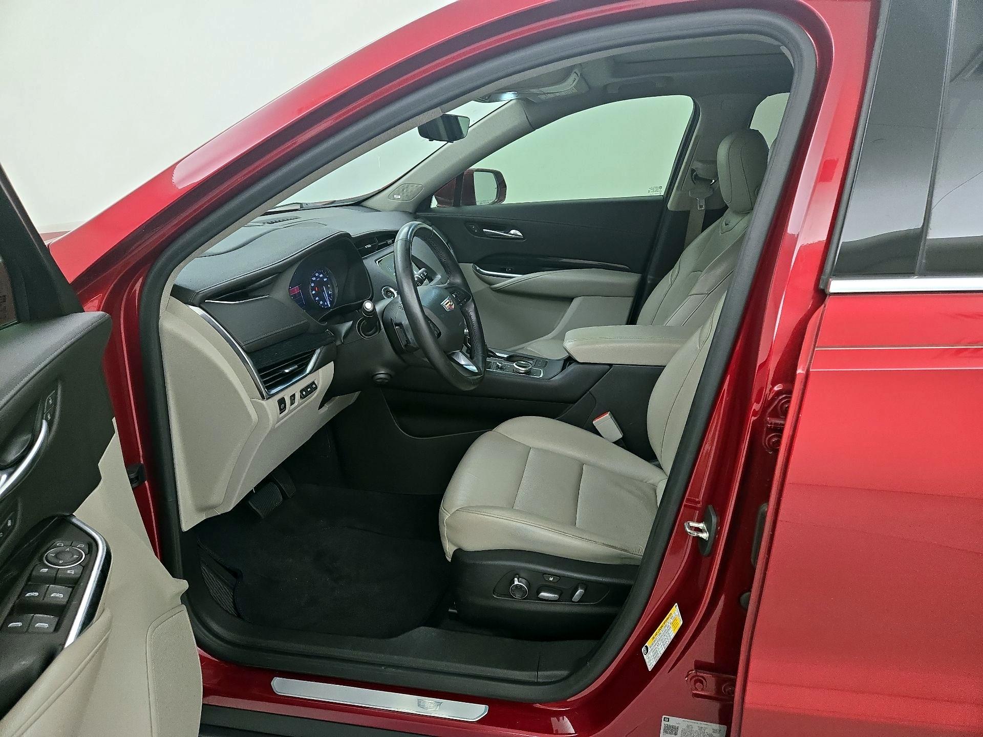 Thumbnail: 2019 Cadillac XT4 - 11