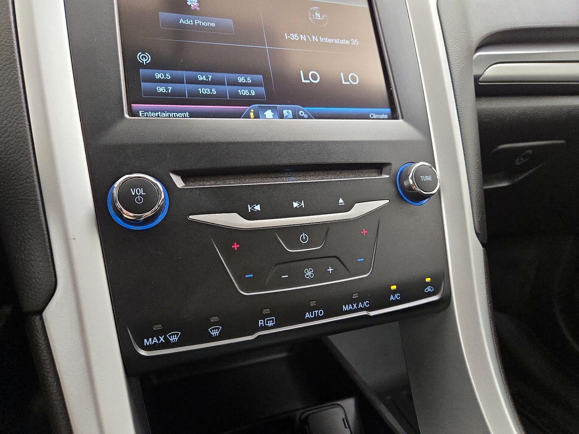 Thumbnail: 2014 Ford Fusion - 17