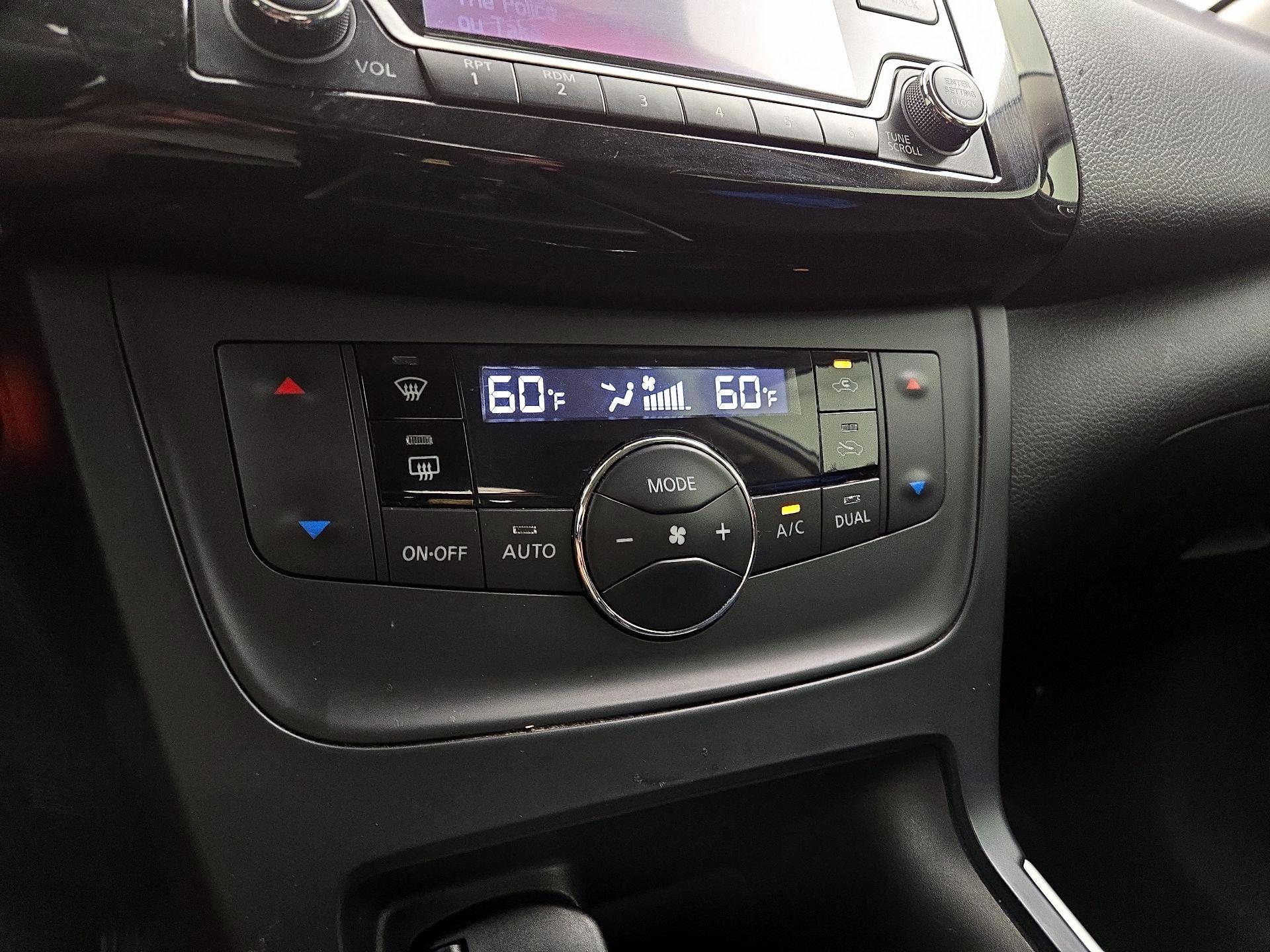 Thumbnail: 2018 Nissan Sentra - 16