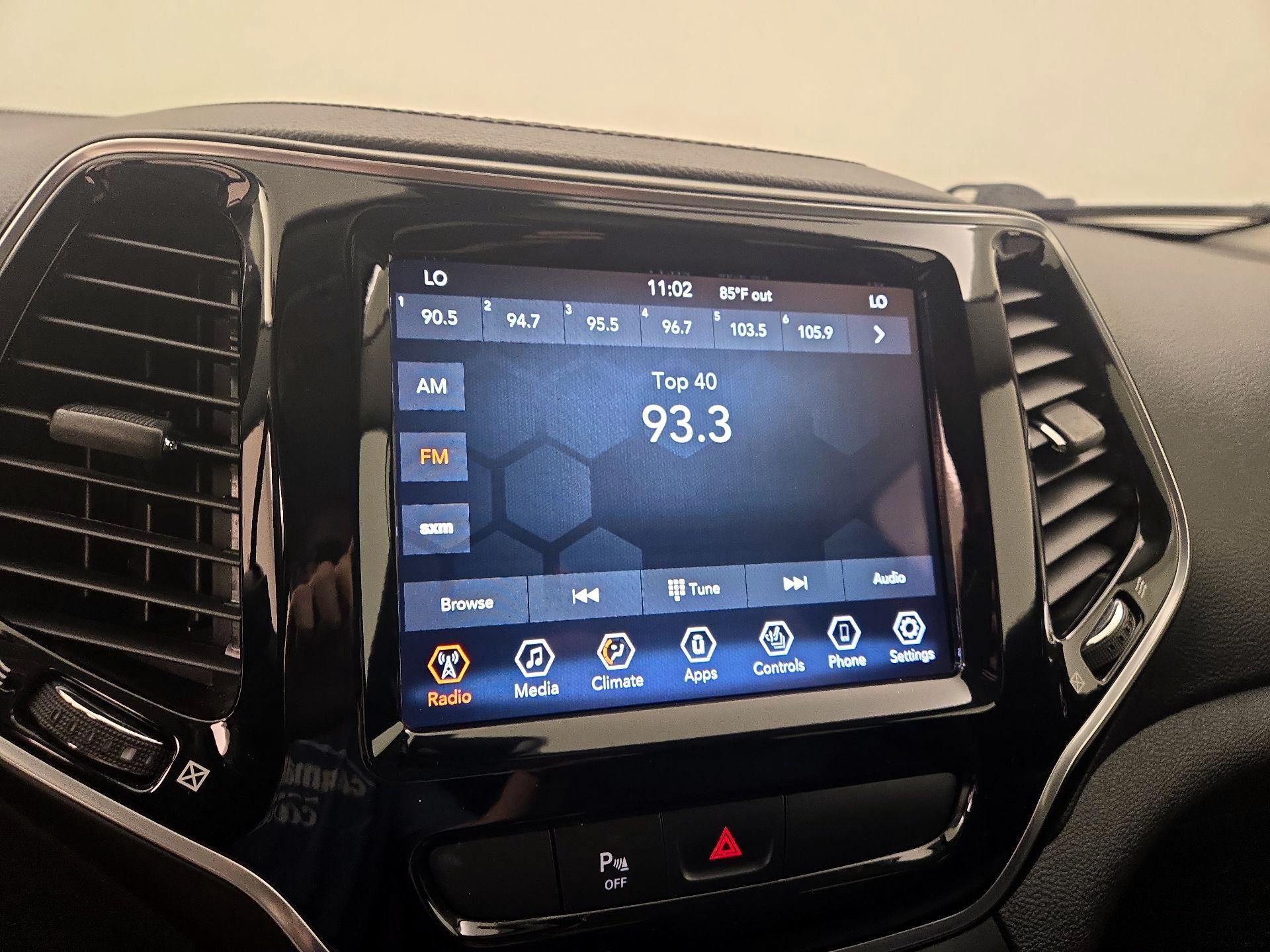 Thumbnail: 2020 Jeep Cherokee - 15