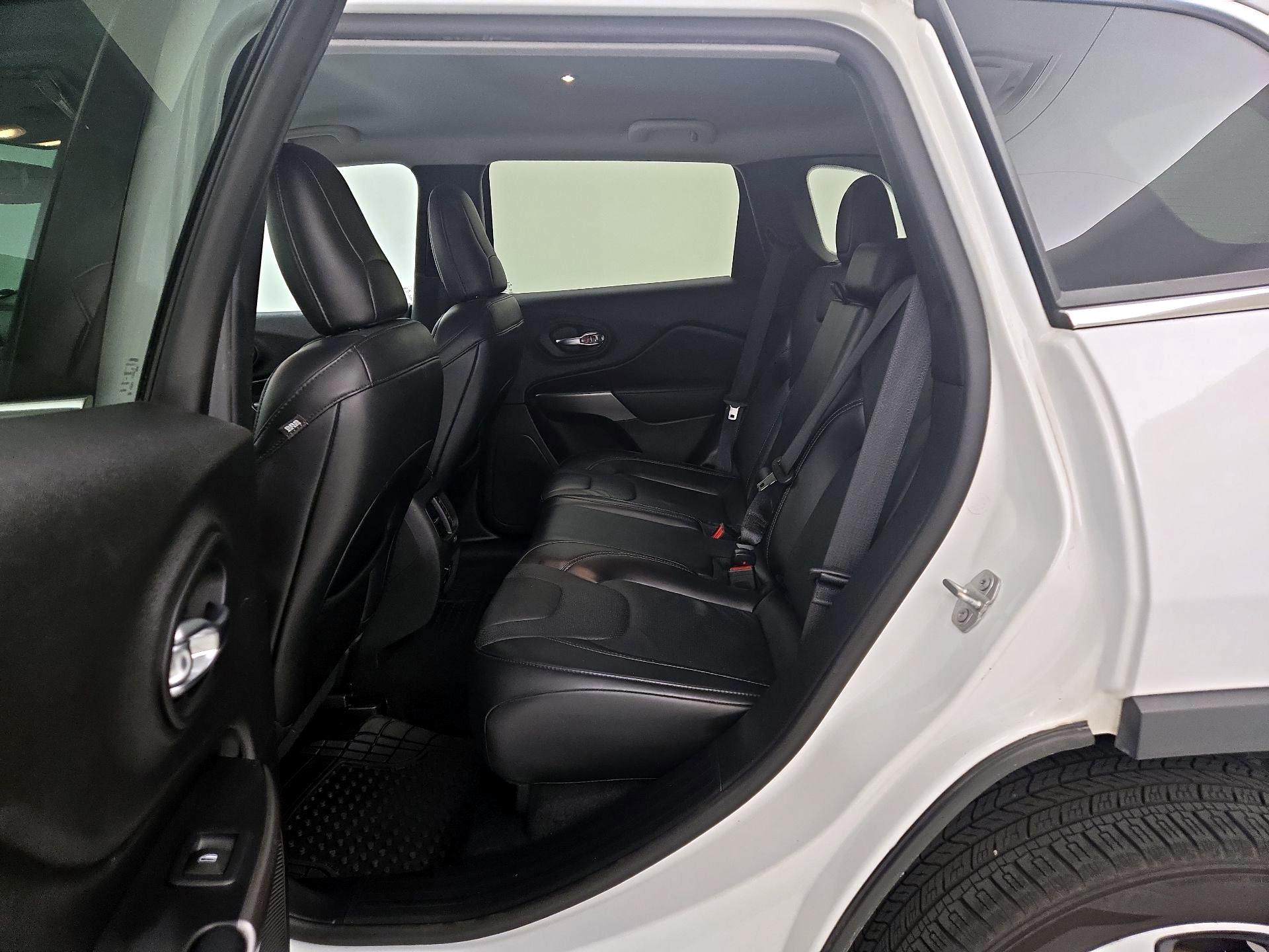 Thumbnail: 2020 Jeep Cherokee - 19