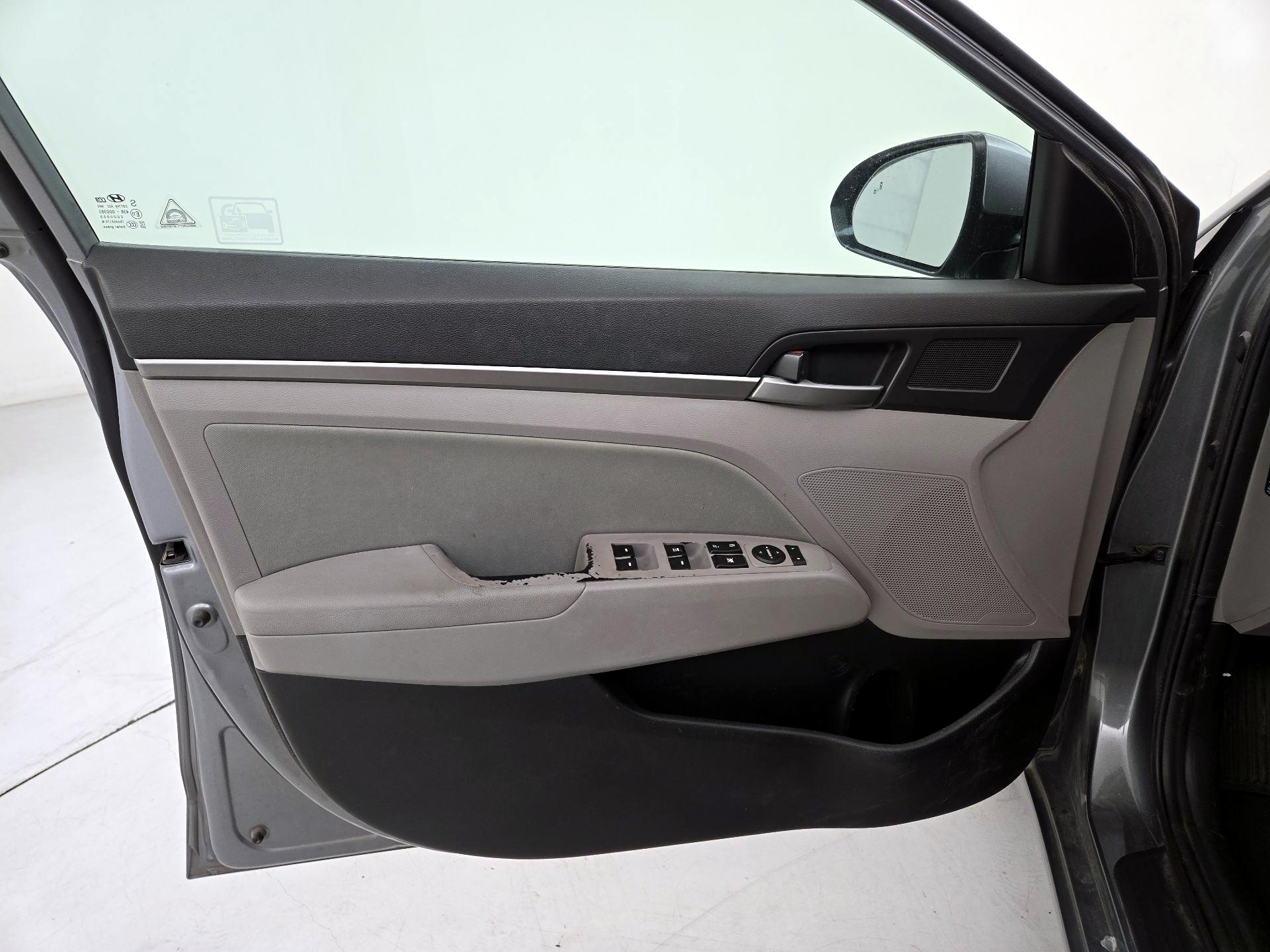 Thumbnail: 2018 Hyundai Elantra - 12