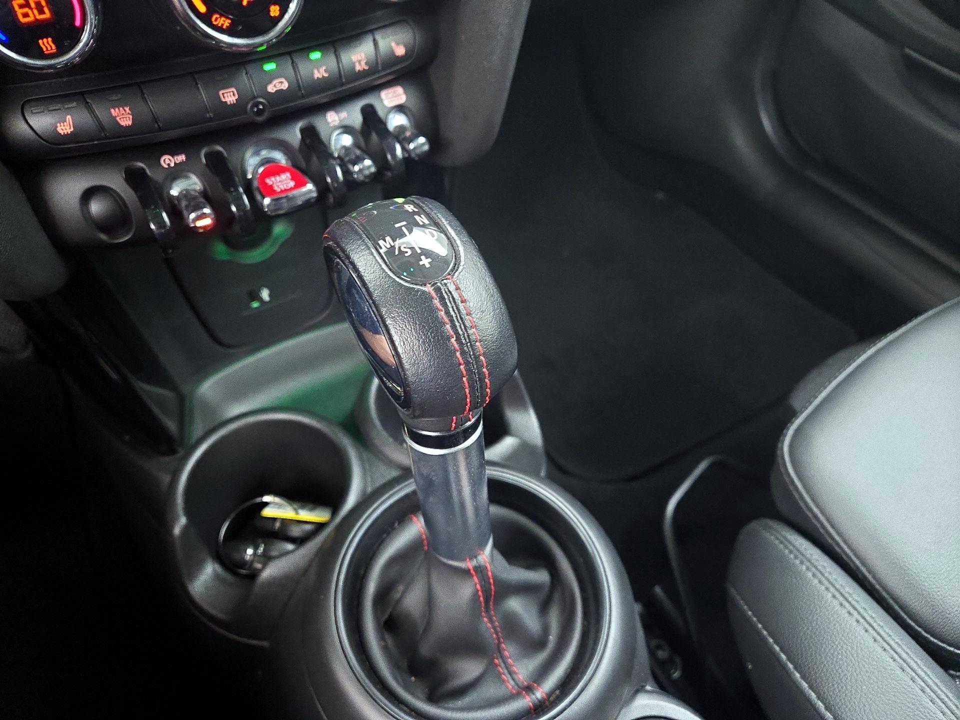 Thumbnail: 2019 MINI Cooper Hardtop - 17