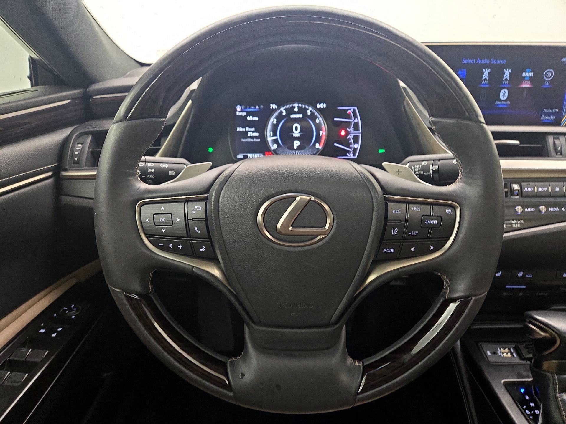 Thumbnail: 2019 Lexus ES - 10