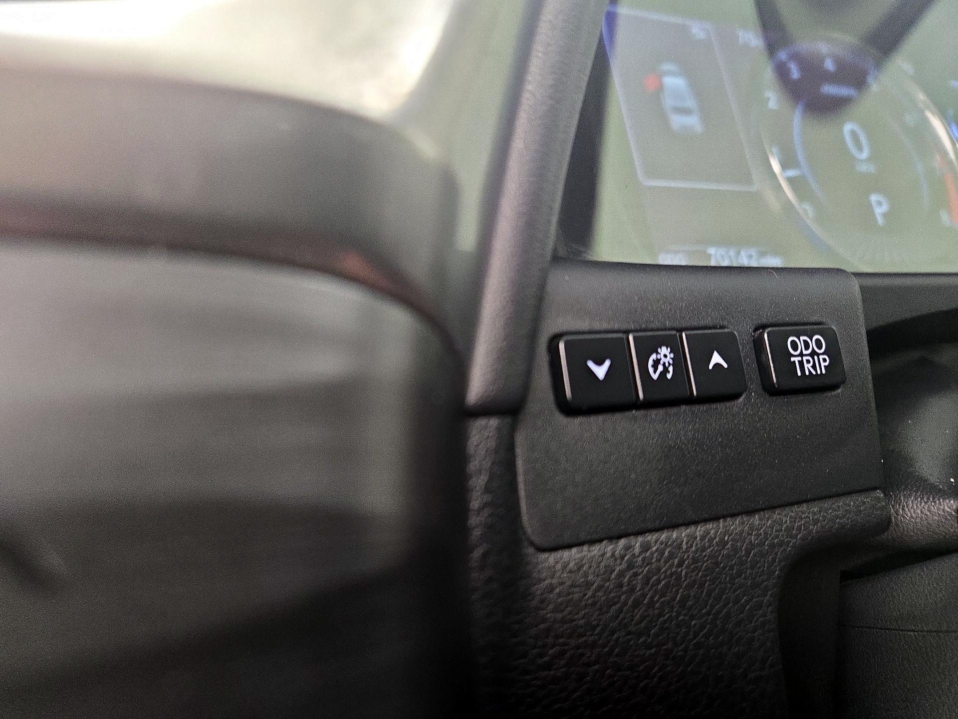 Thumbnail: 2019 Lexus ES - 13