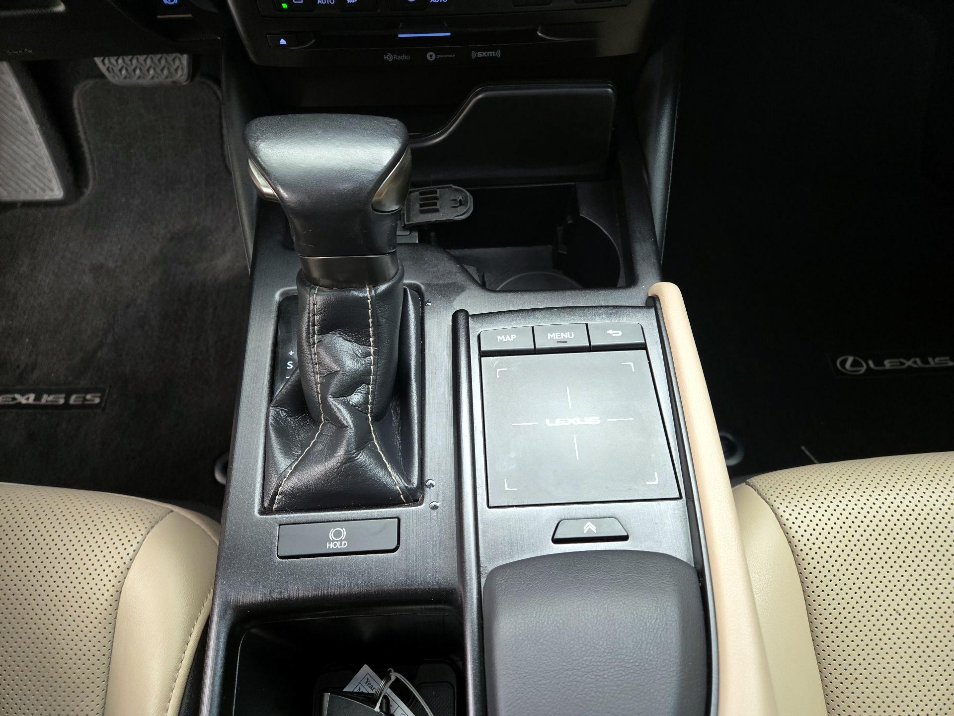 Thumbnail: 2019 Lexus ES - 18