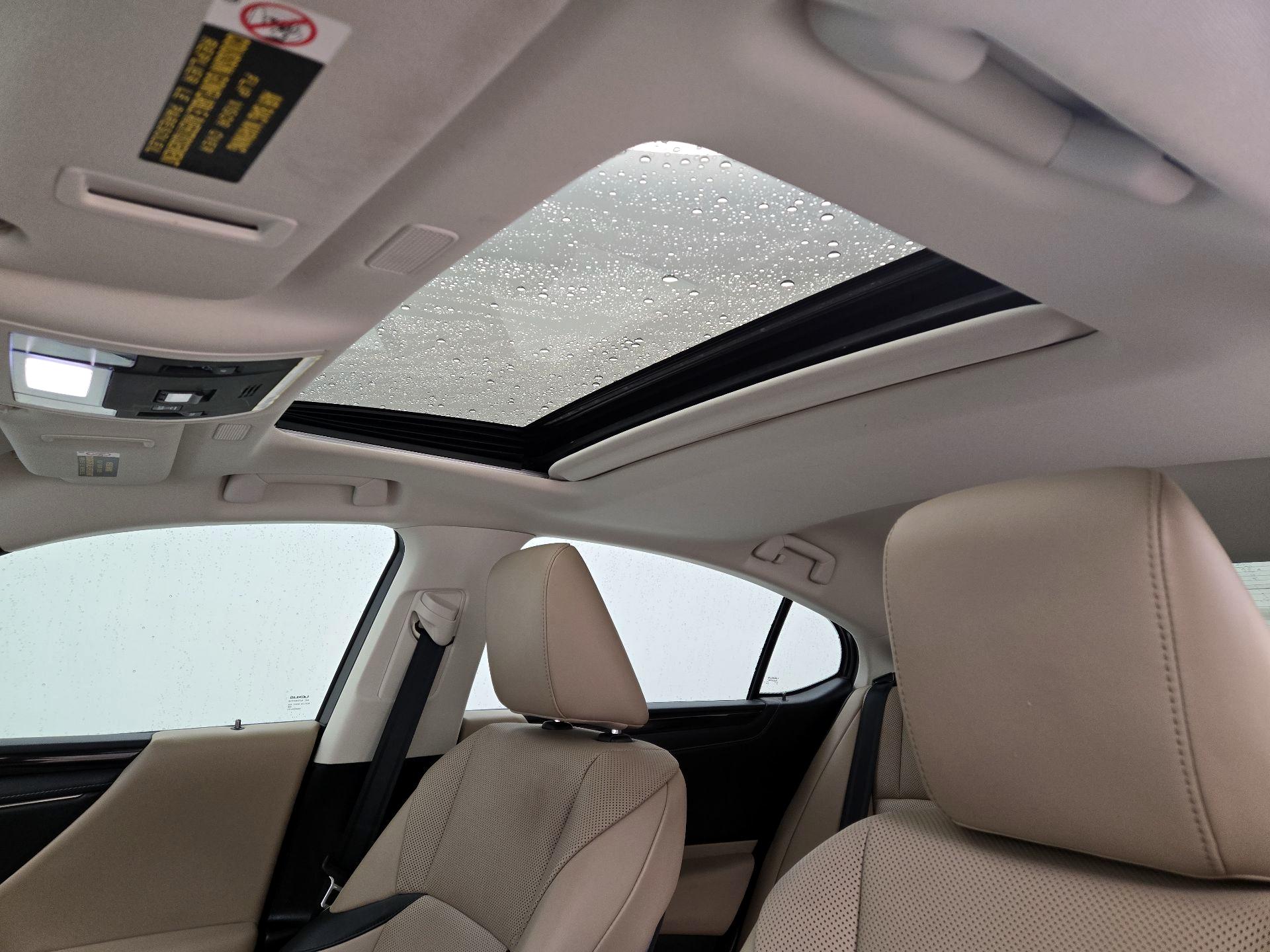 Thumbnail: 2019 Lexus ES - 20