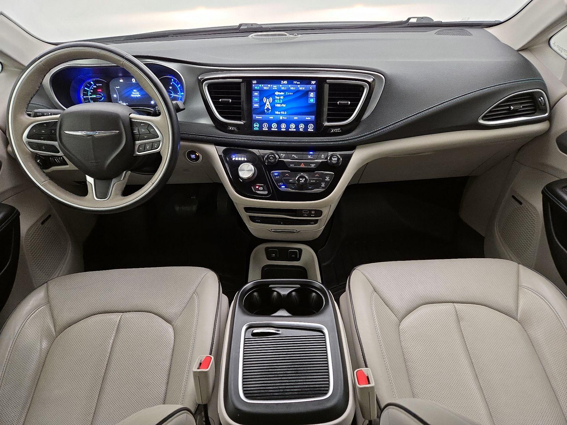 Thumbnail: 2018 Chrysler Pacifica - 9