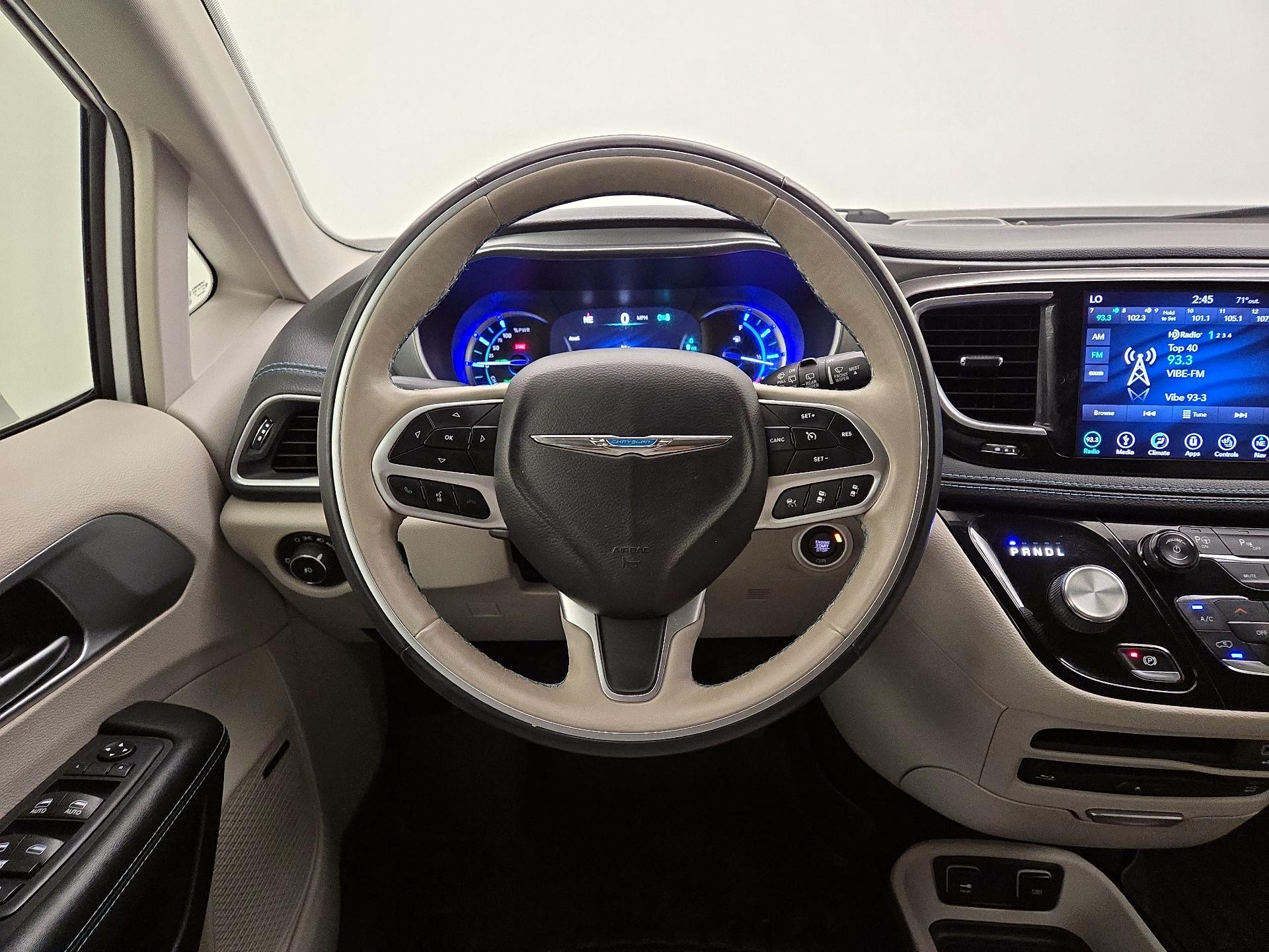 Thumbnail: 2018 Chrysler Pacifica - 10