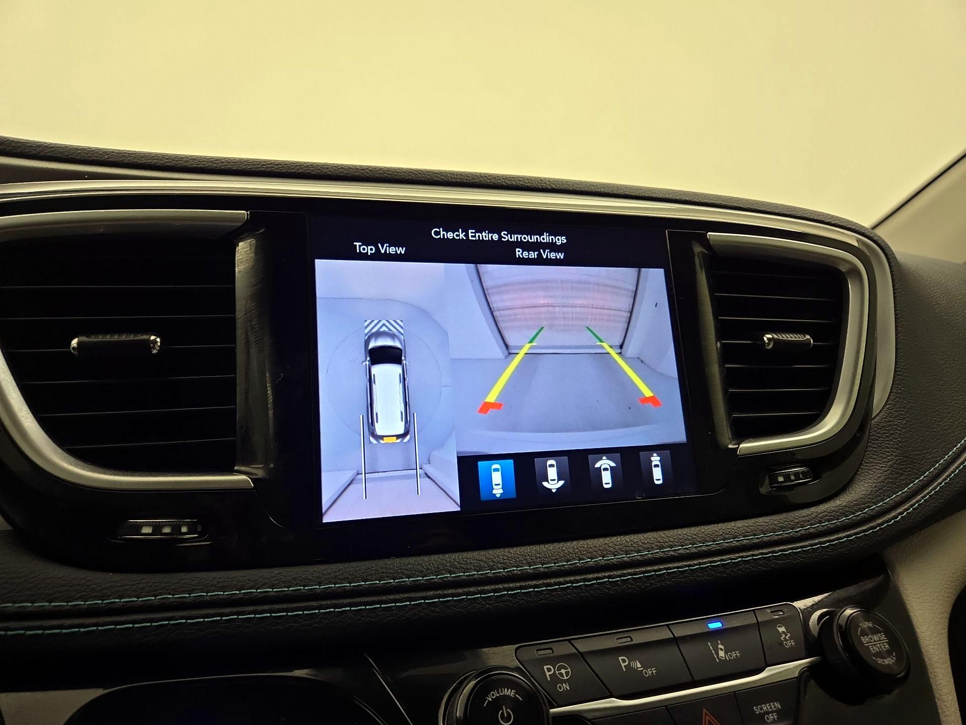 Thumbnail: 2018 Chrysler Pacifica - 15