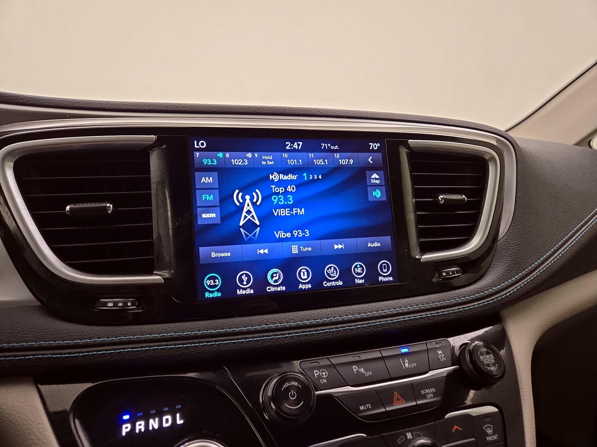Thumbnail: 2018 Chrysler Pacifica - 16
