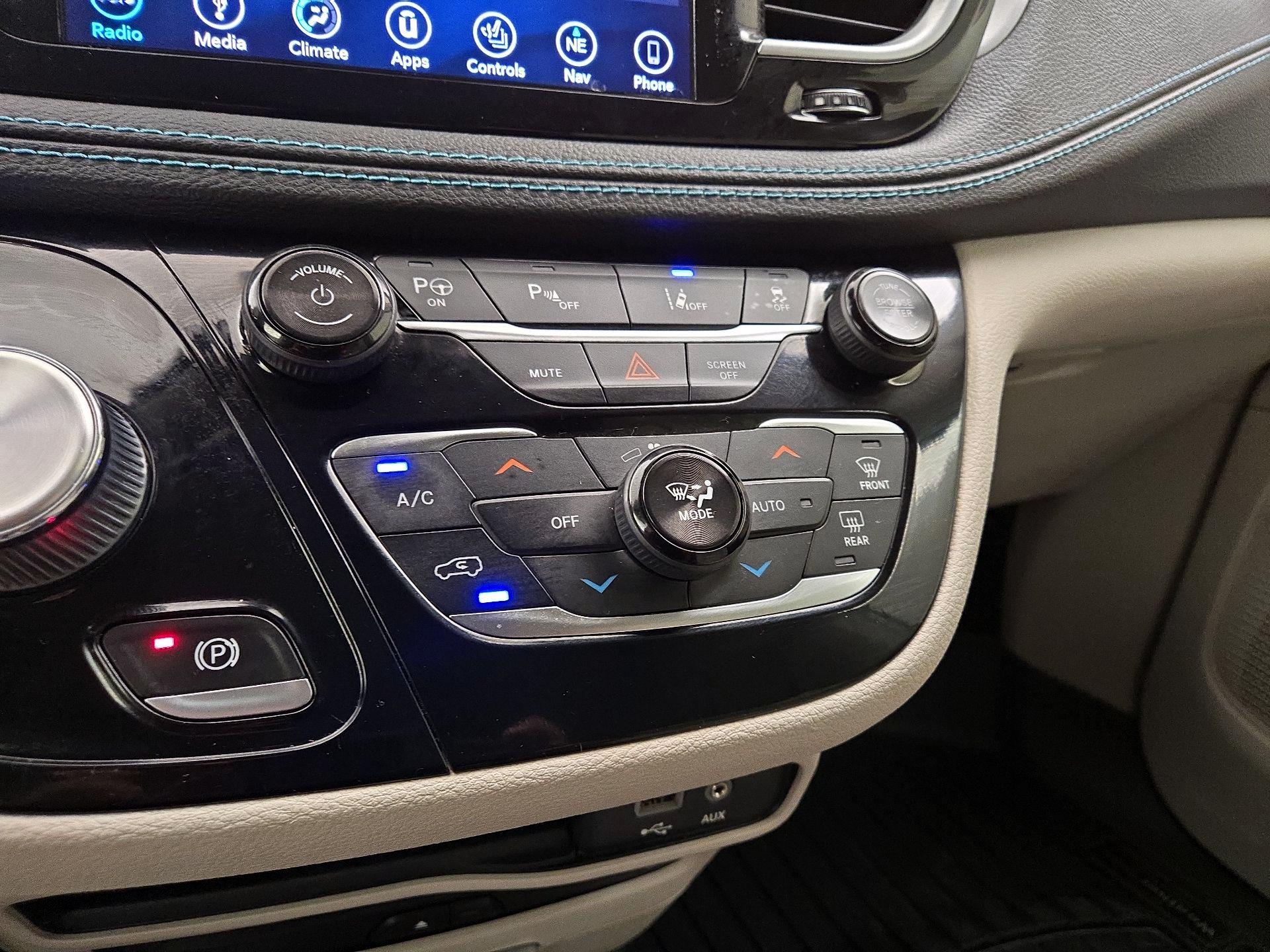 Thumbnail: 2018 Chrysler Pacifica - 17