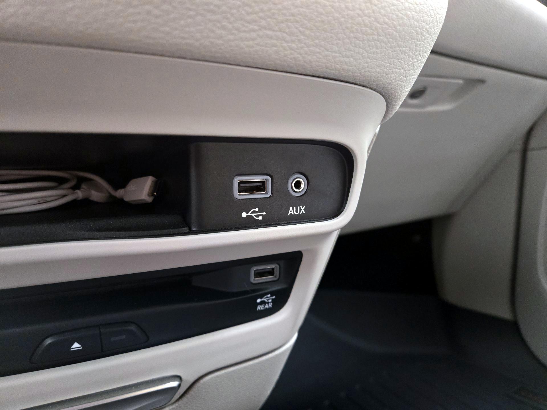 Thumbnail: 2018 Chrysler Pacifica - 19