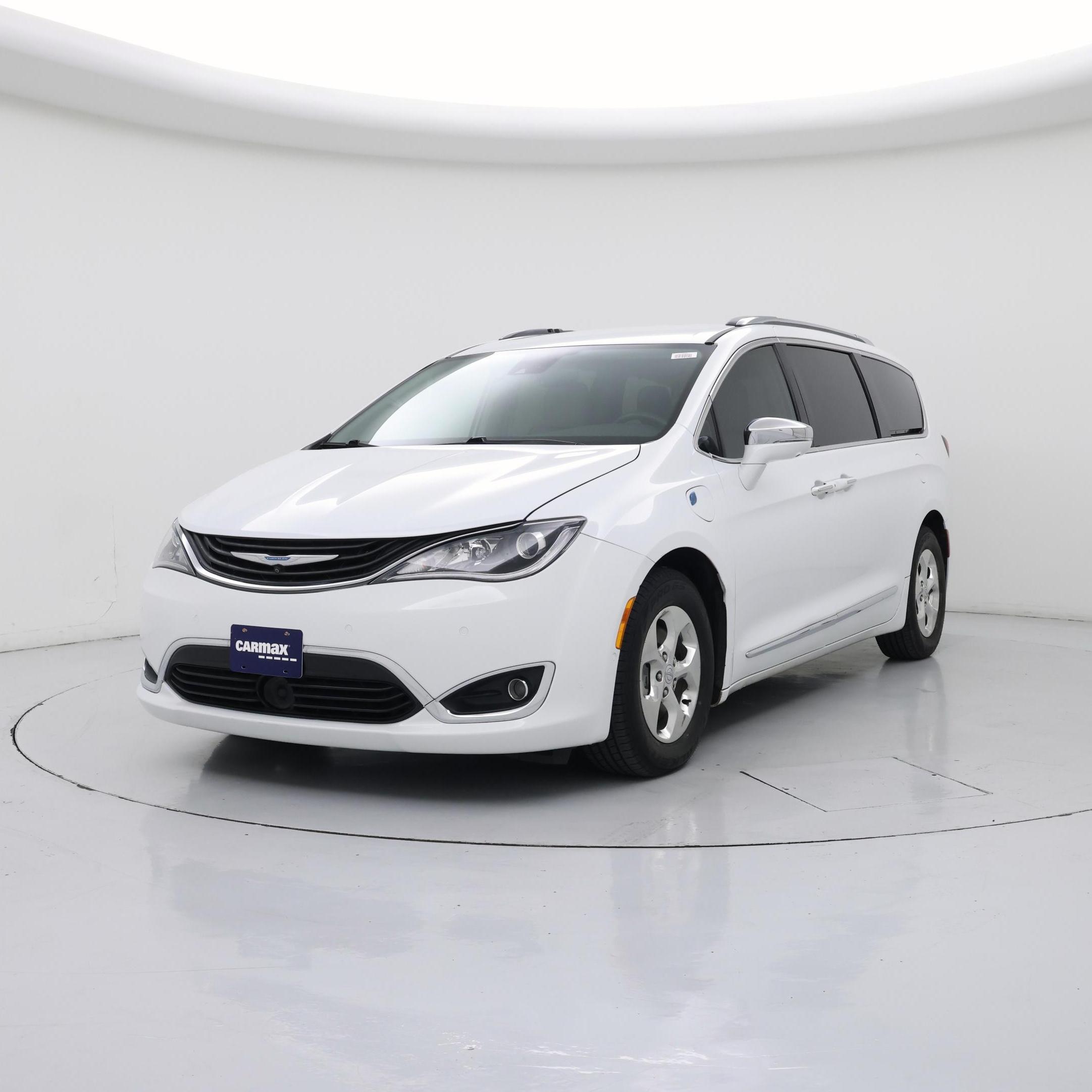 Thumbnail: 2018 Chrysler Pacifica - 4