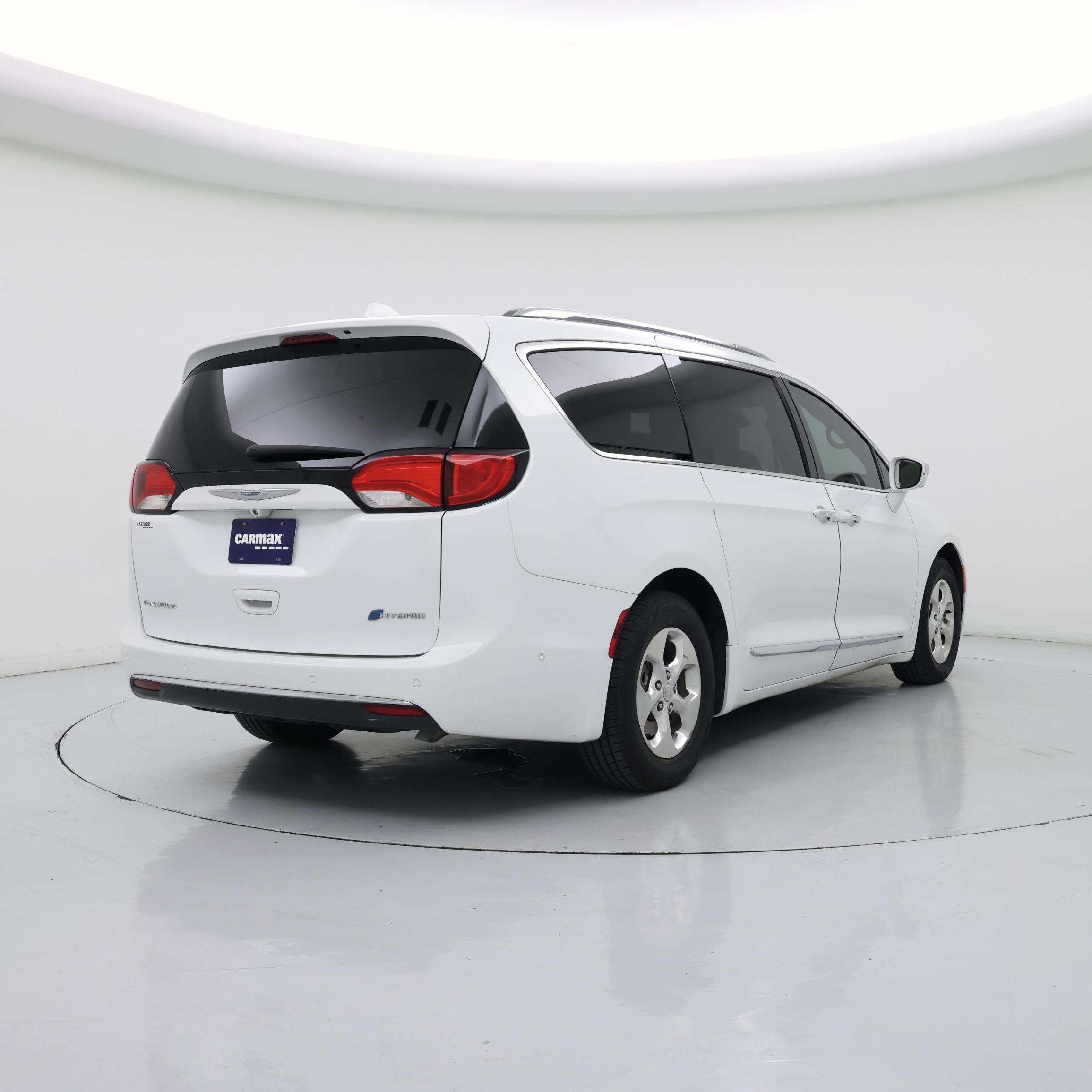 Thumbnail: 2018 Chrysler Pacifica - 8
