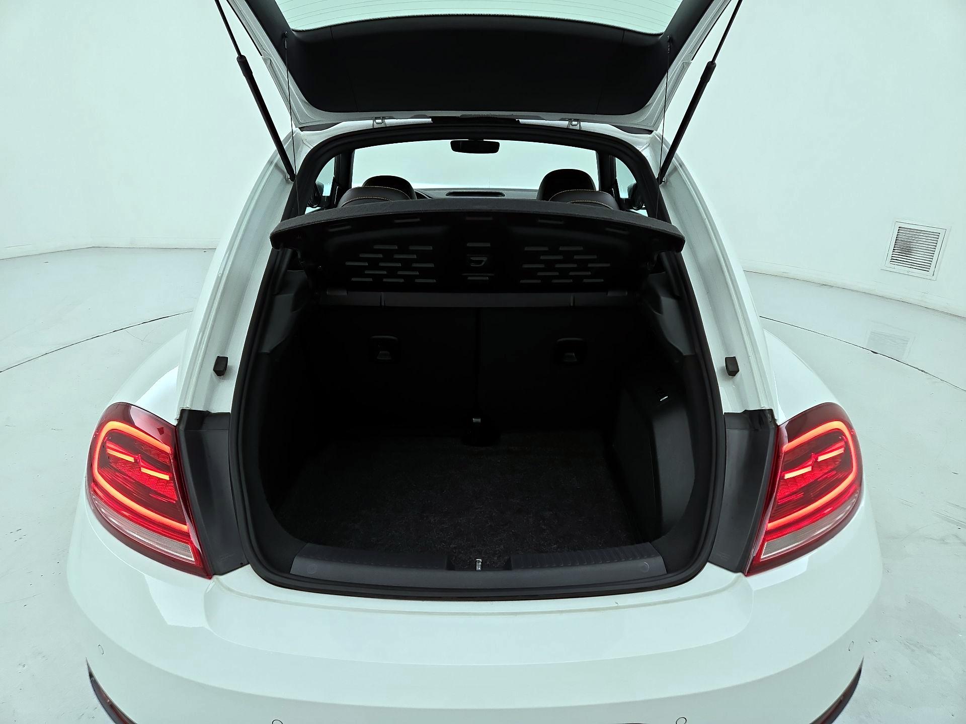 Thumbnail: 2018 Volkswagen Beetle - 20