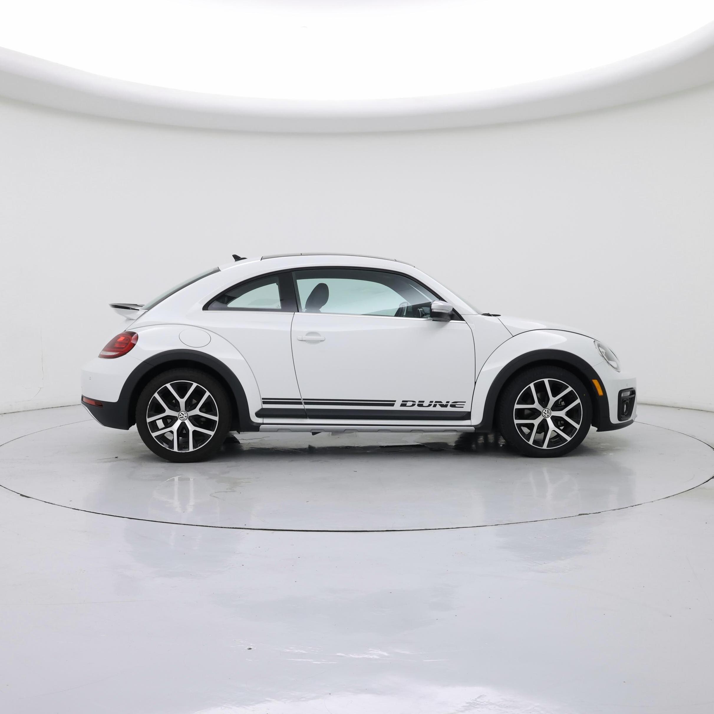 Thumbnail: 2018 Volkswagen Beetle - 7
