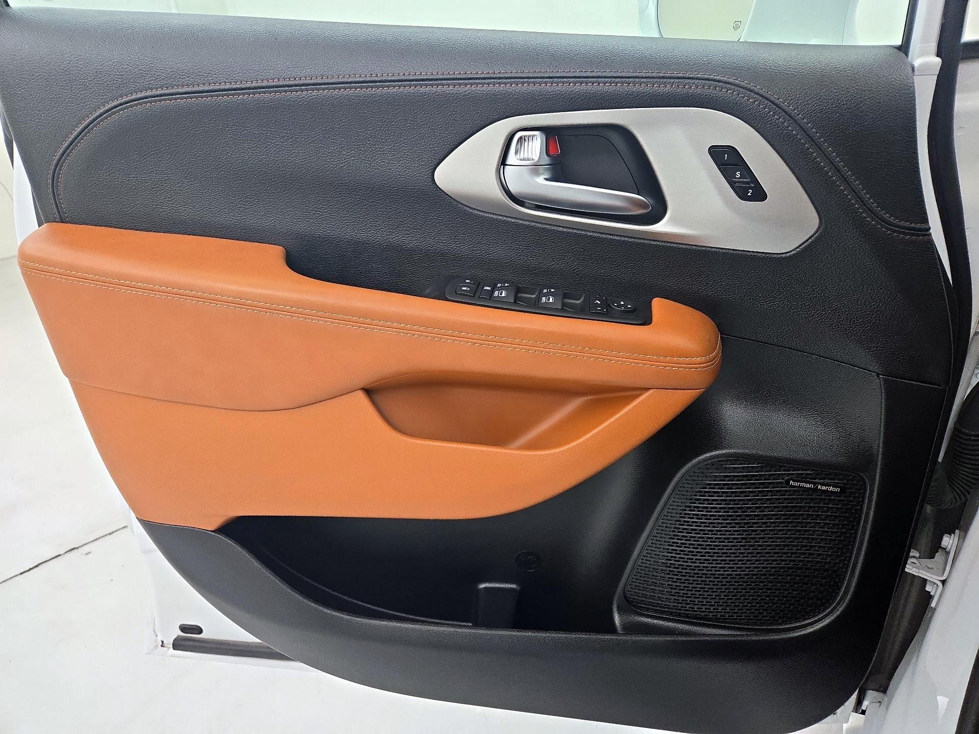 Thumbnail: 2024 Chrysler Pacifica - 12