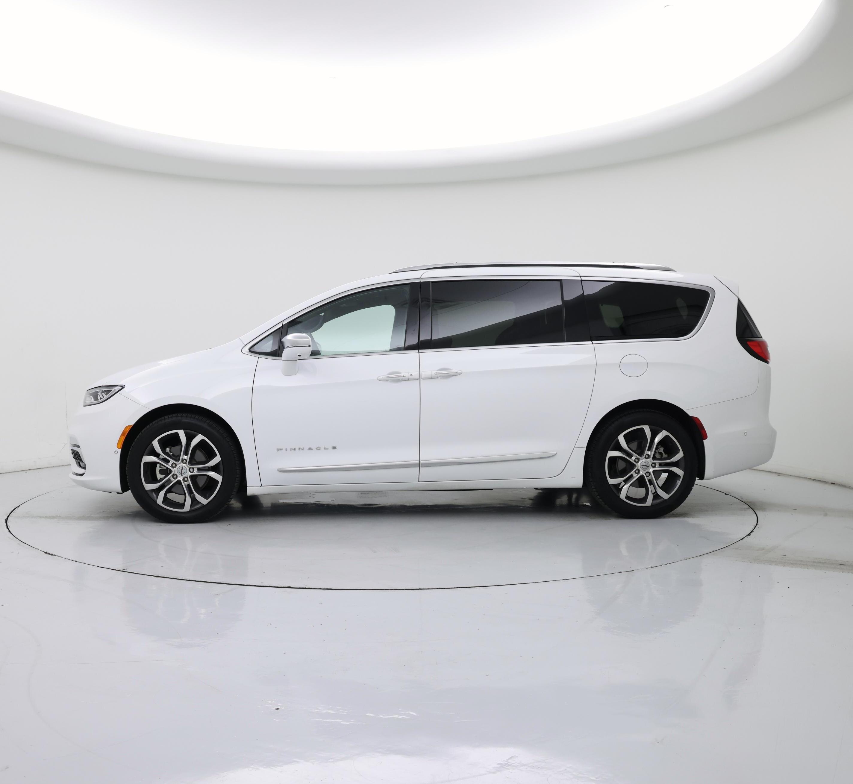 Thumbnail: 2024 Chrysler Pacifica - 3