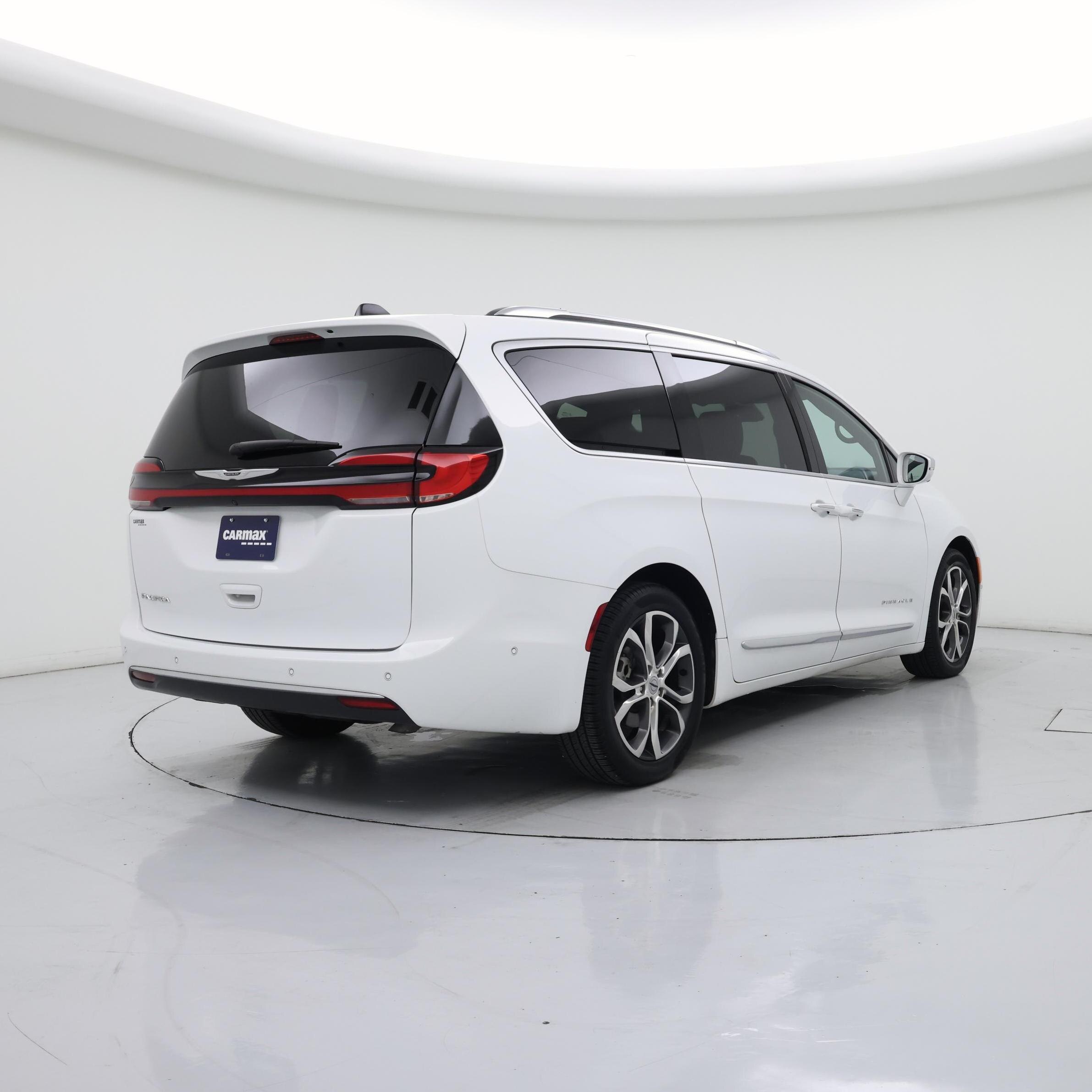 Thumbnail: 2024 Chrysler Pacifica - 8
