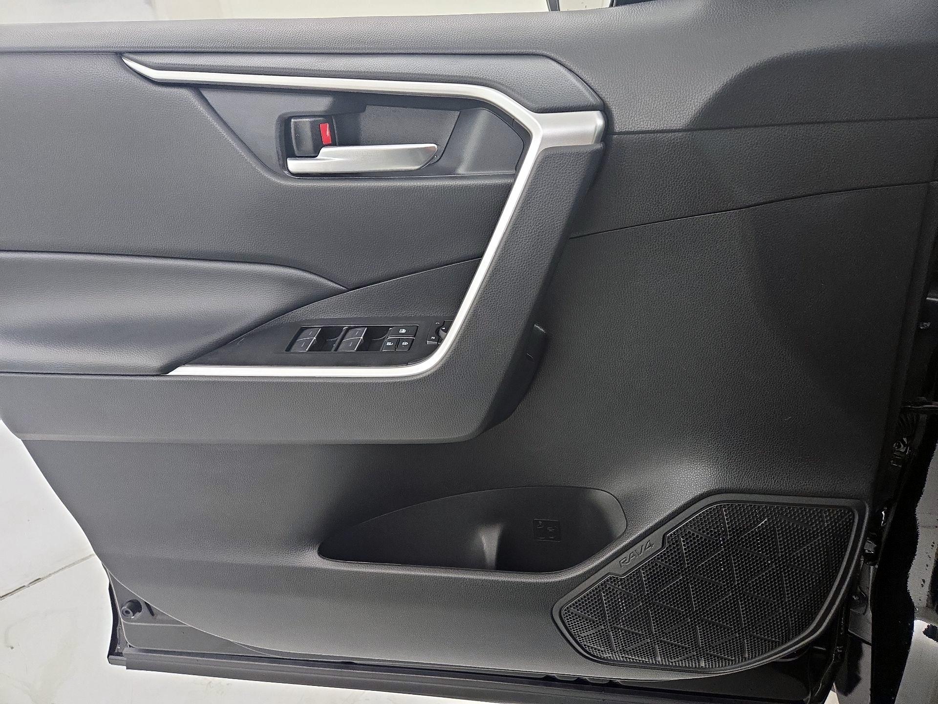 Thumbnail: 2025 Toyota RAV4 - 12