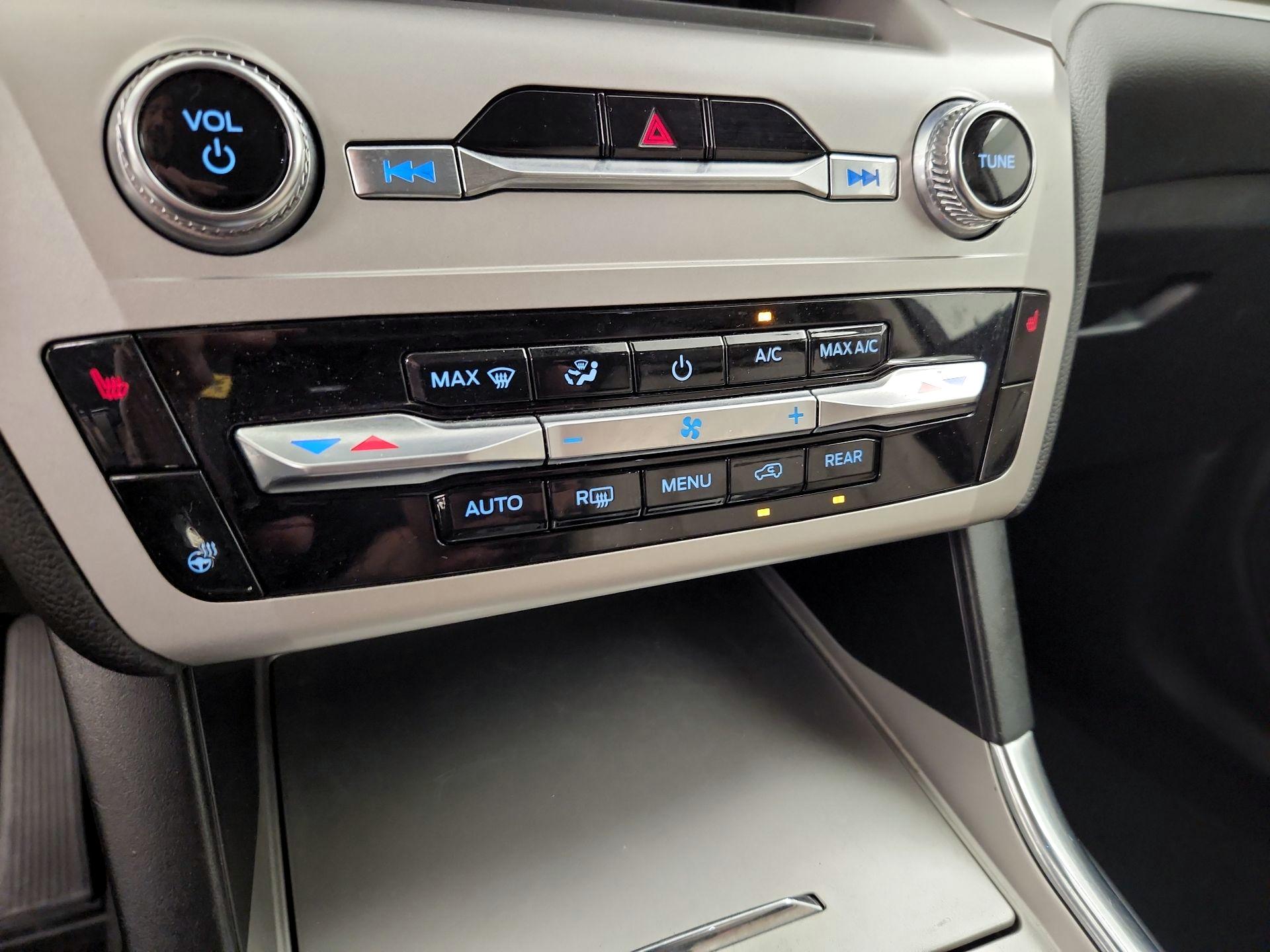 Thumbnail: 2022 Ford Explorer - 16