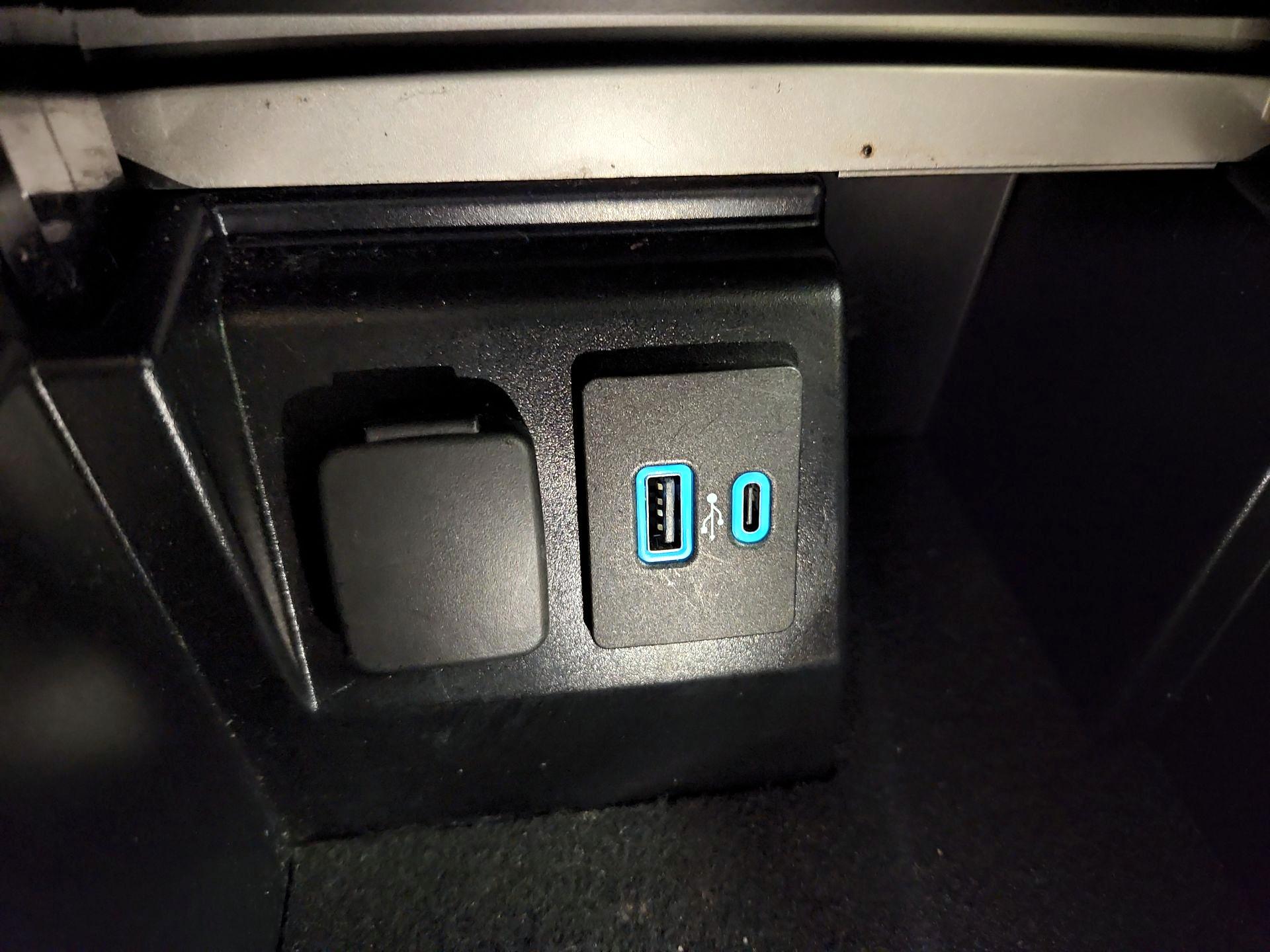 Thumbnail: 2022 Ford Explorer - 18