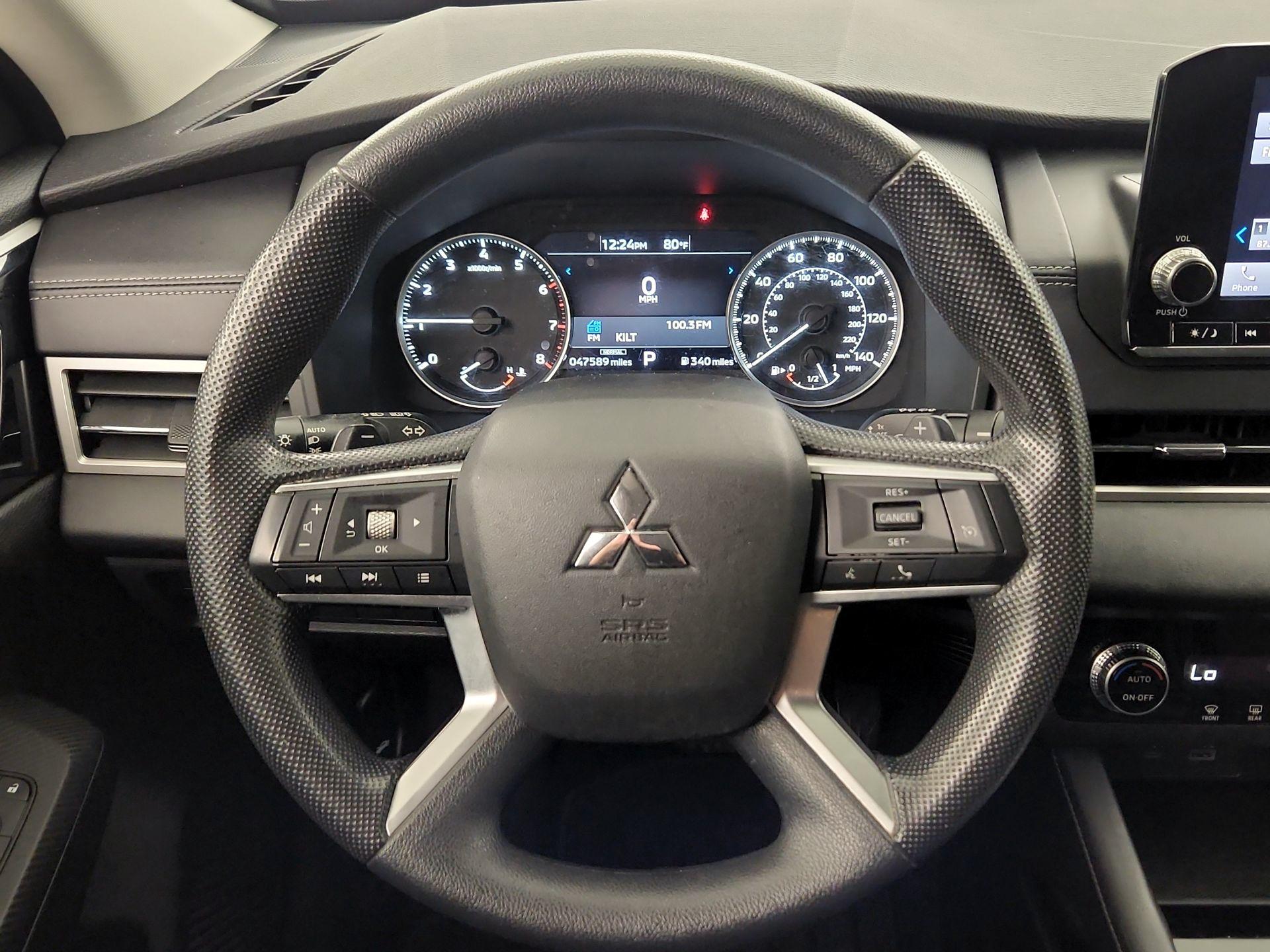 Thumbnail: 2023 Mitsubishi Outlander - 10