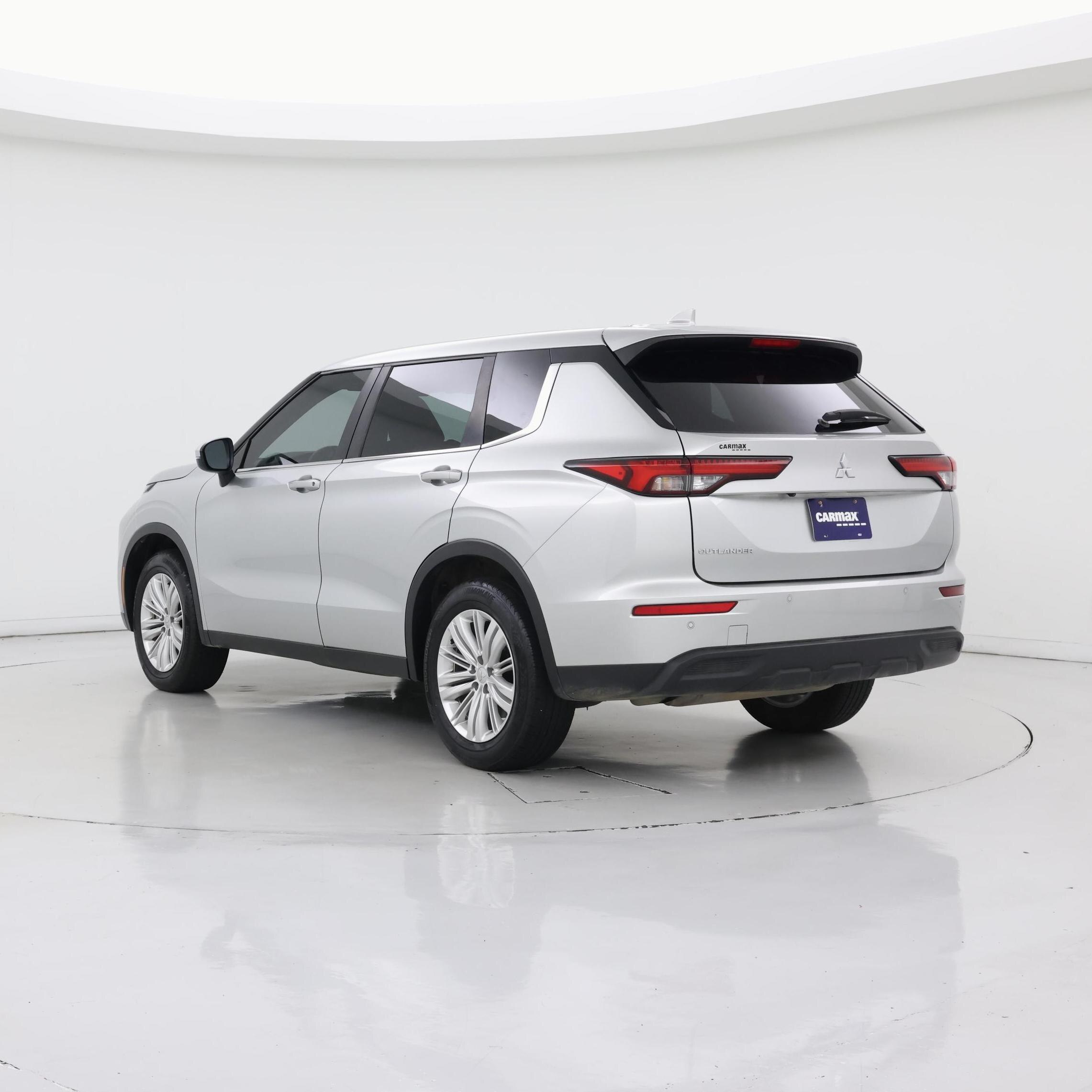 Thumbnail: 2023 Mitsubishi Outlander - 2