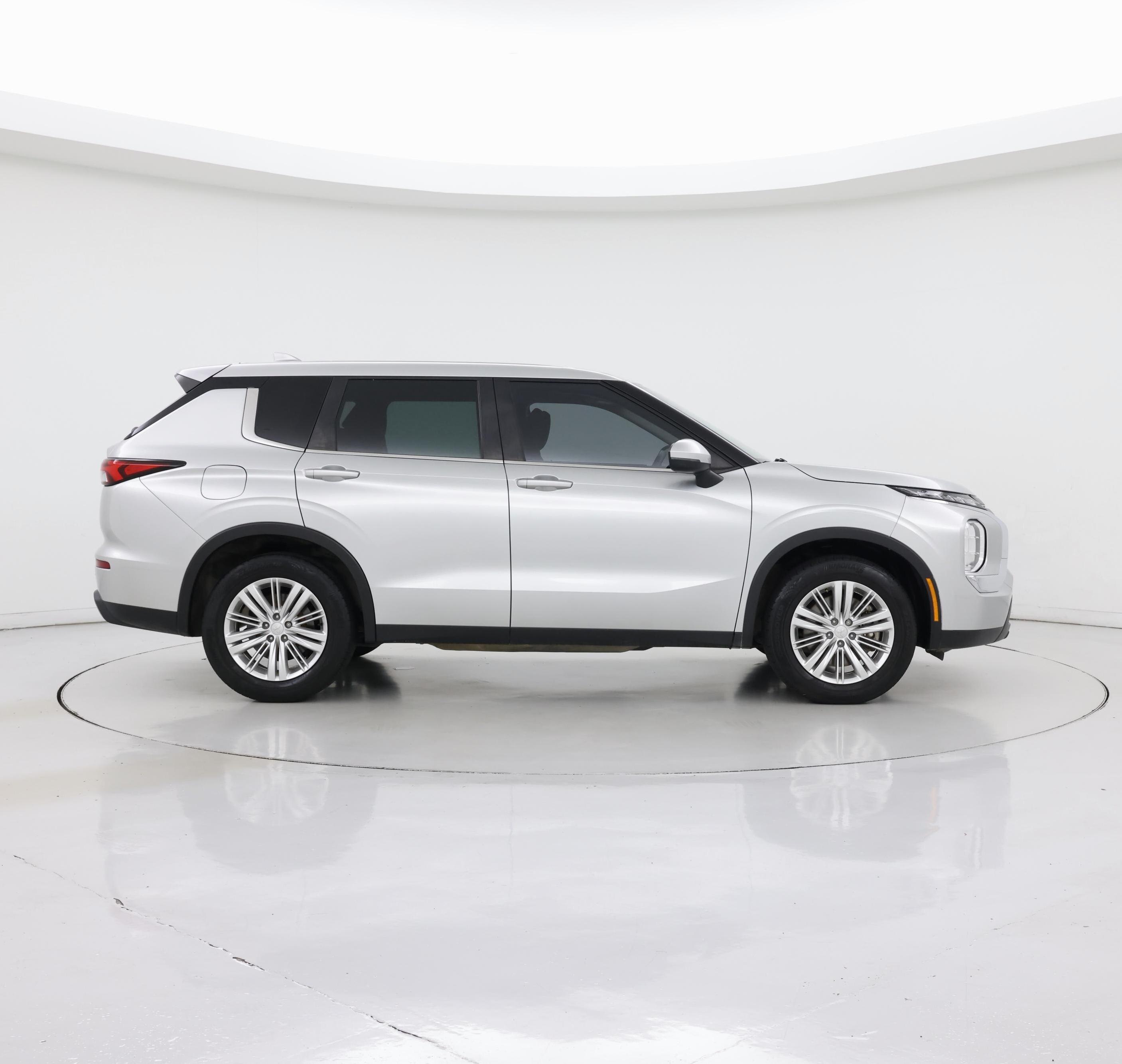 Thumbnail: 2023 Mitsubishi Outlander - 7