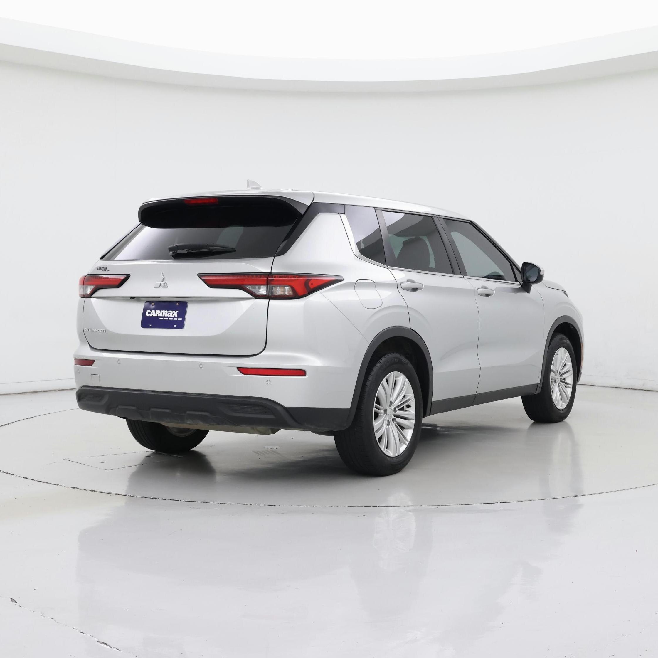 Thumbnail: 2023 Mitsubishi Outlander - 8