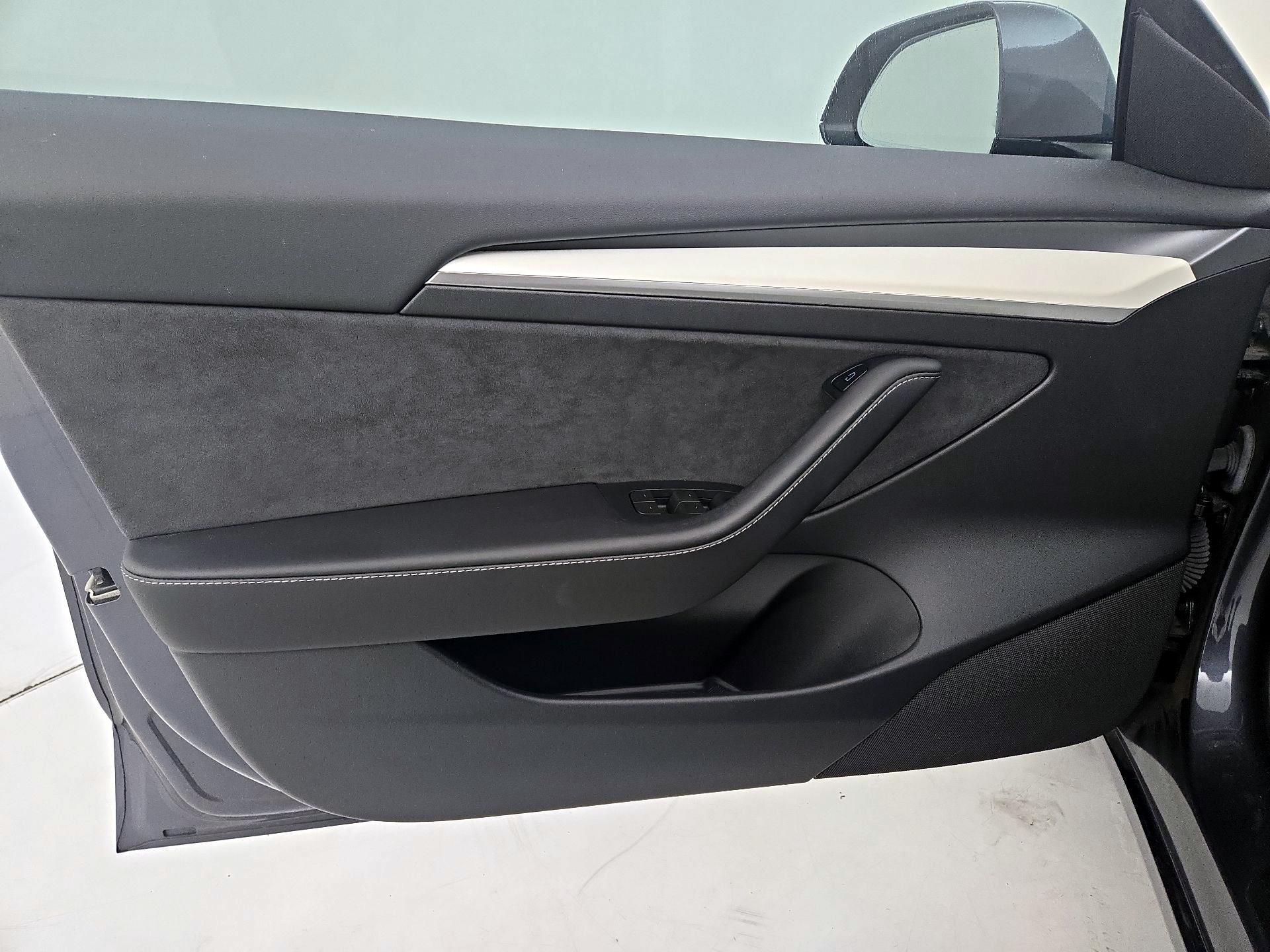 Thumbnail: 2023 Tesla Model 3 - 12