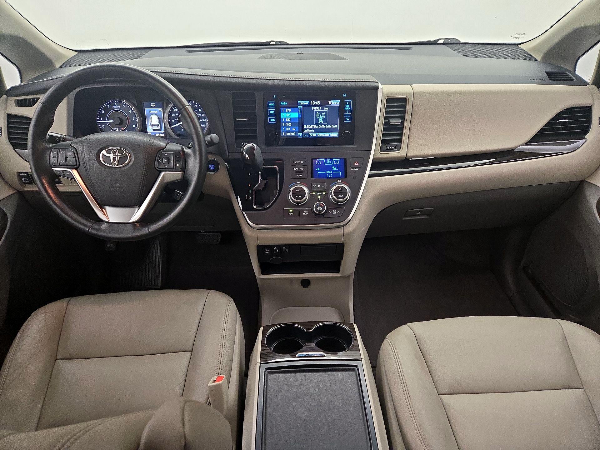 Thumbnail: 2015 Toyota Sienna - 9