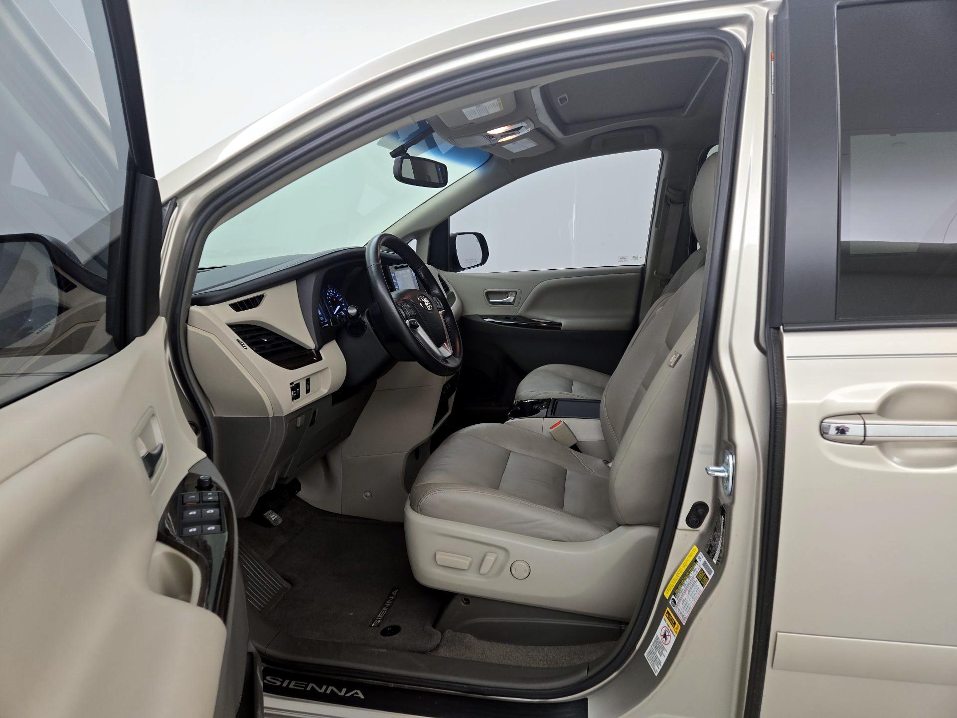 Thumbnail: 2015 Toyota Sienna - 11