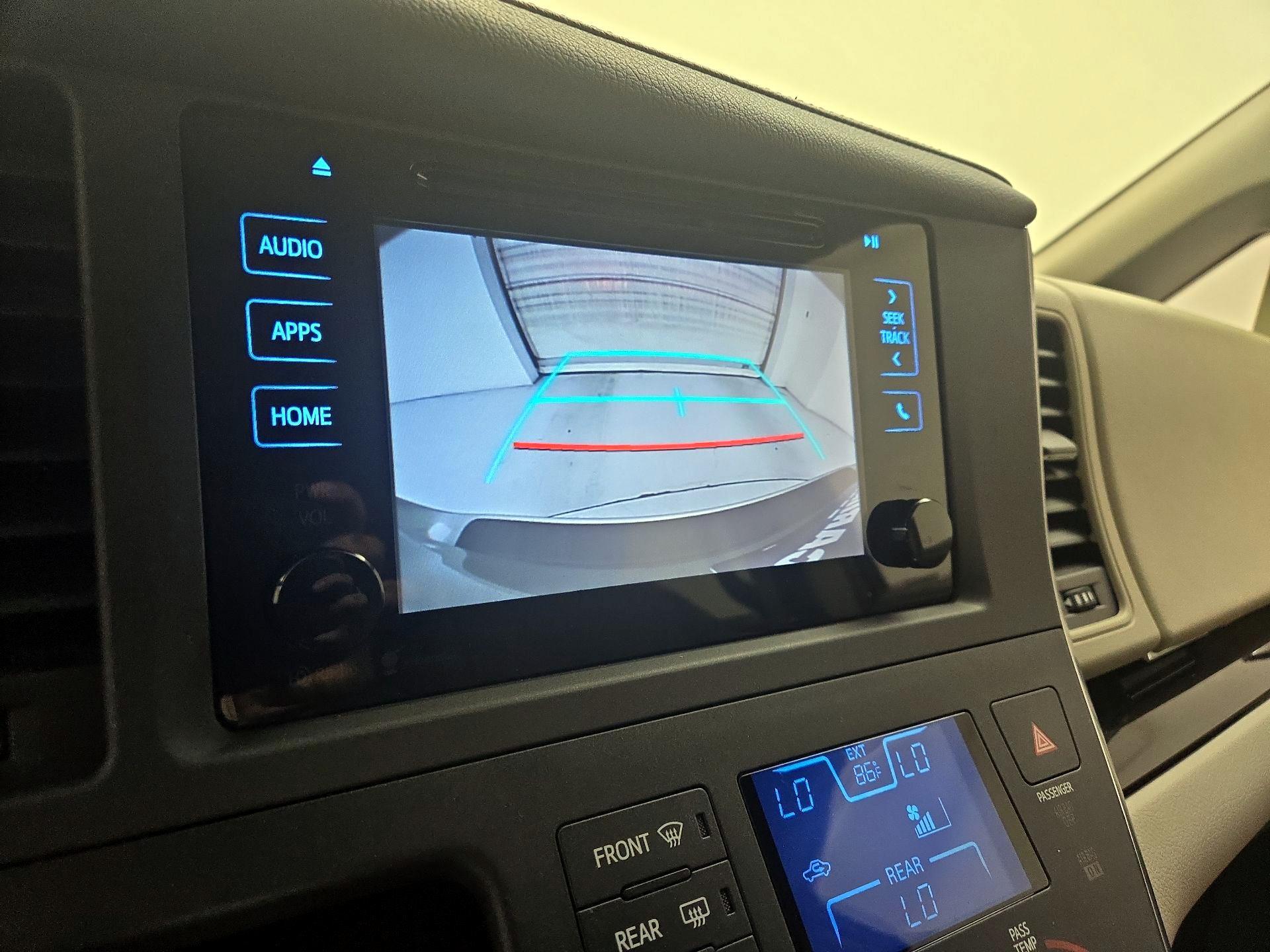 Thumbnail: 2015 Toyota Sienna - 14