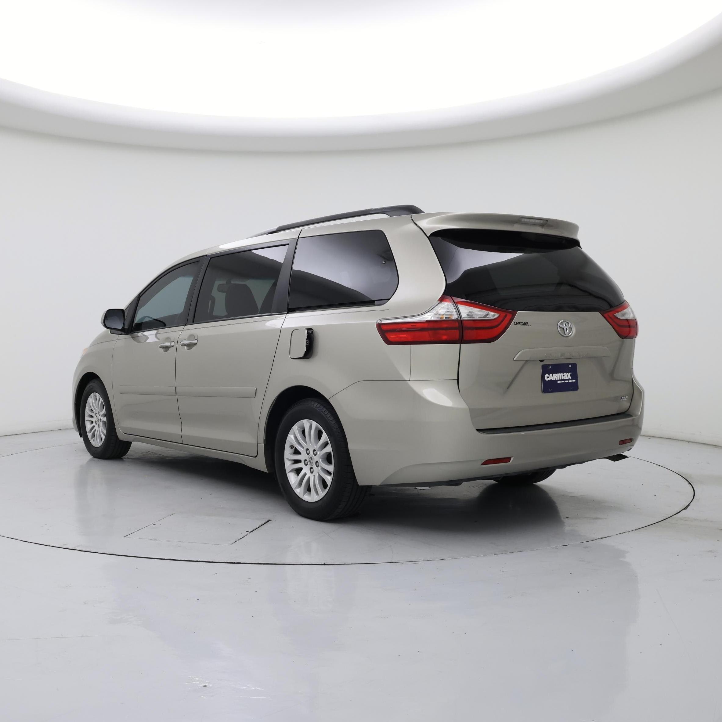 Thumbnail: 2015 Toyota Sienna - 2