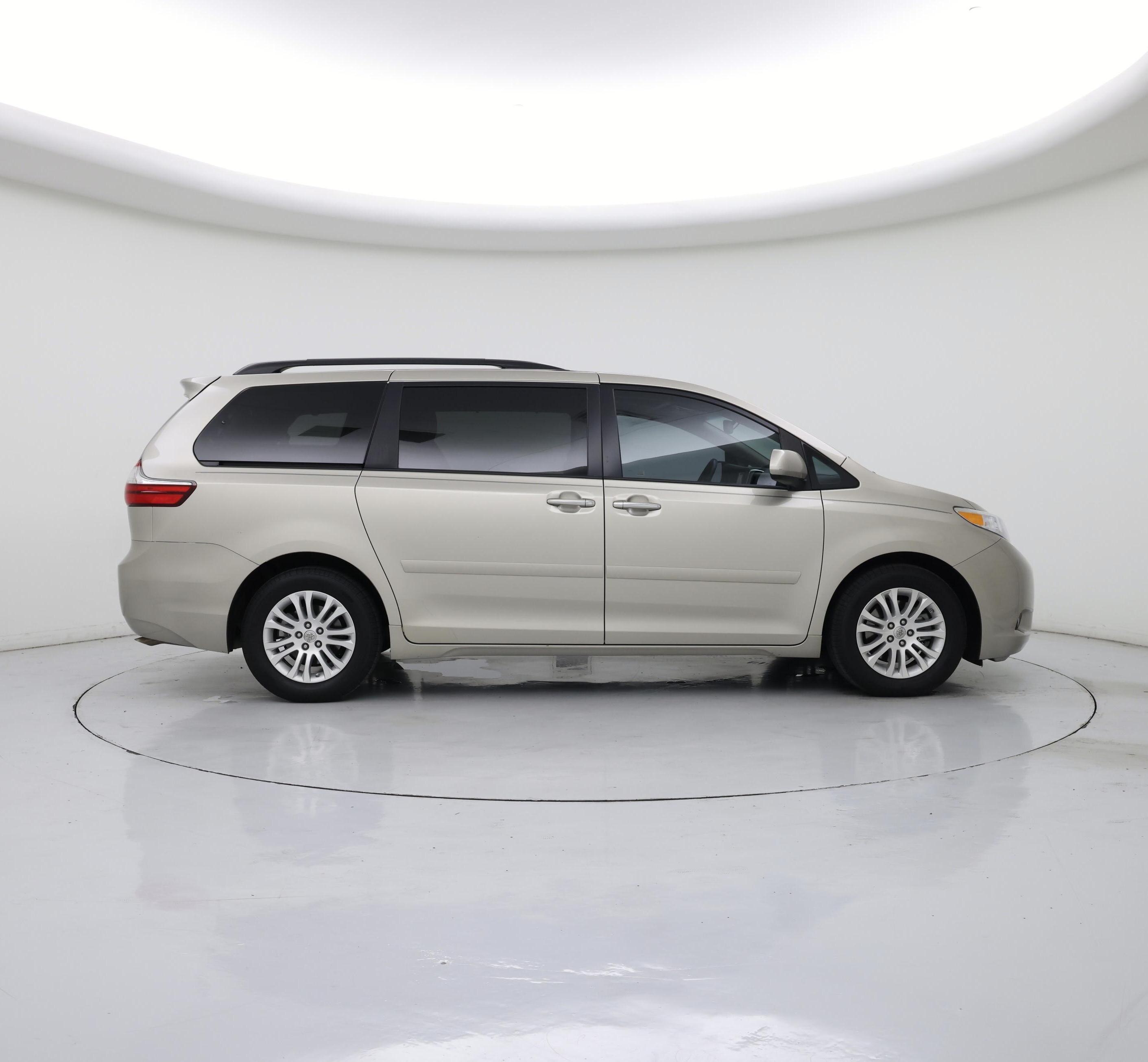 Thumbnail: 2015 Toyota Sienna - 7