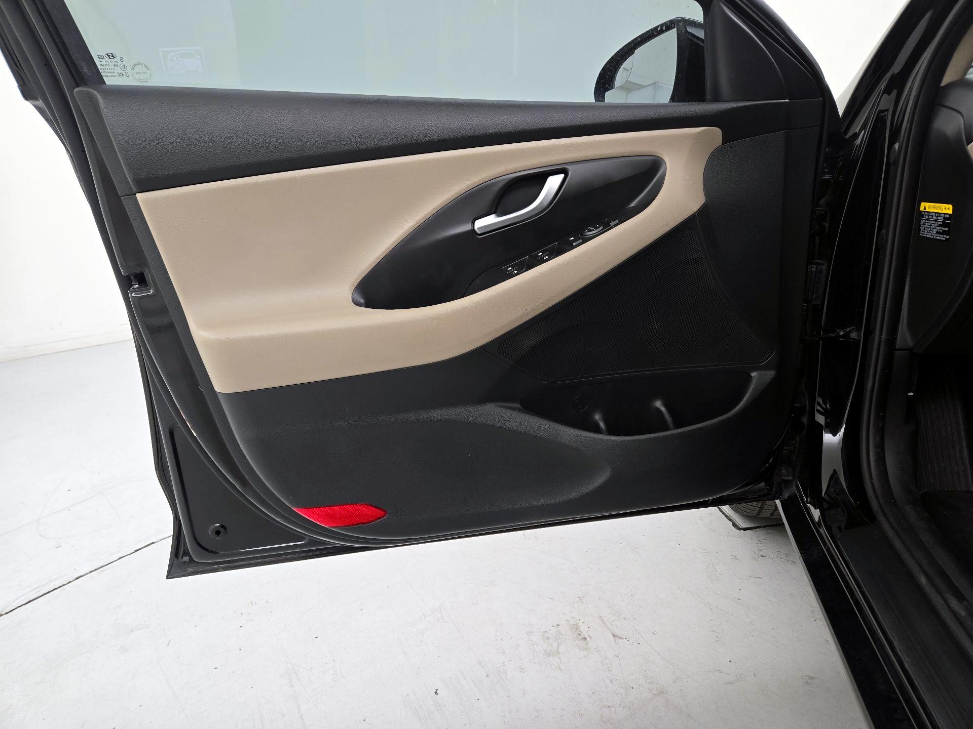 Thumbnail: 2019 Hyundai Elantra - 12