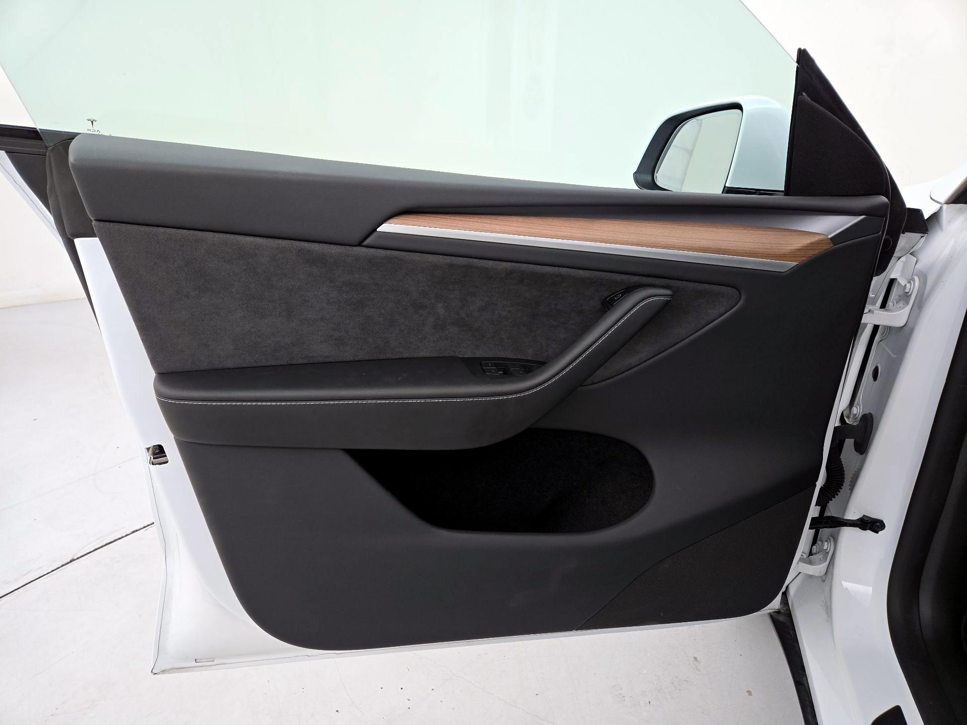 Thumbnail: 2023 Tesla Model Y - 12