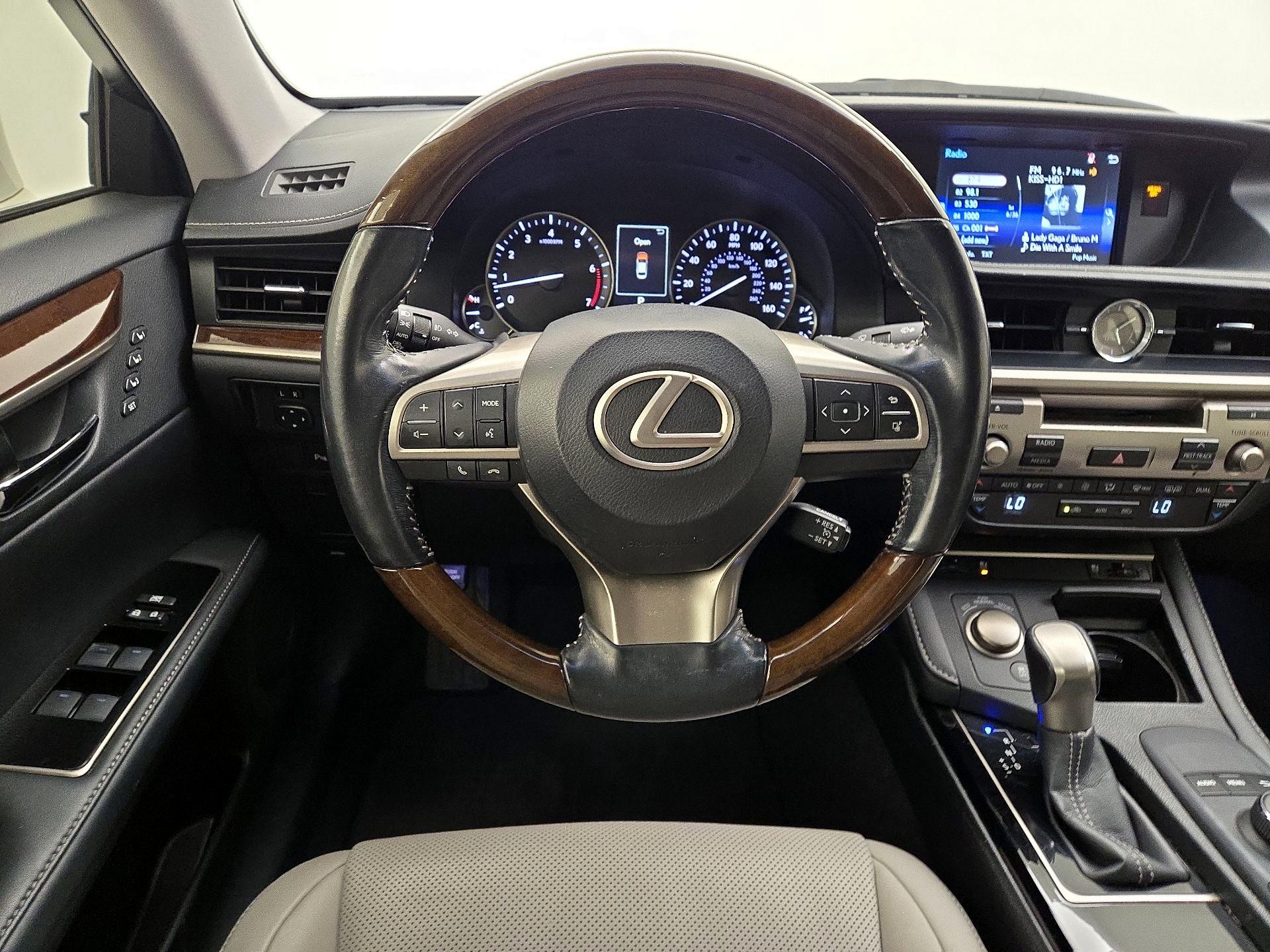 Thumbnail: 2016 Lexus ES - 10