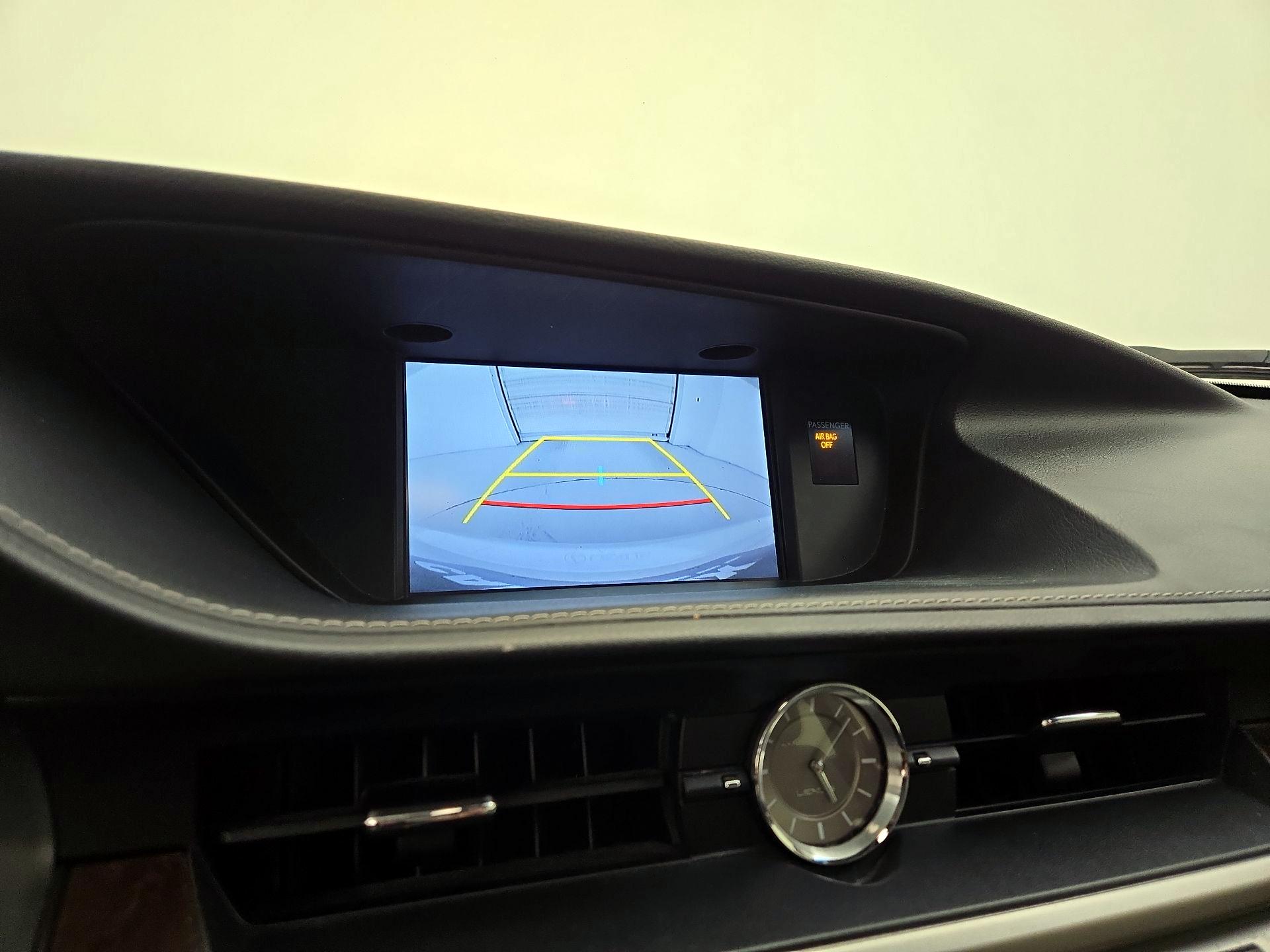 Thumbnail: 2016 Lexus ES - 14
