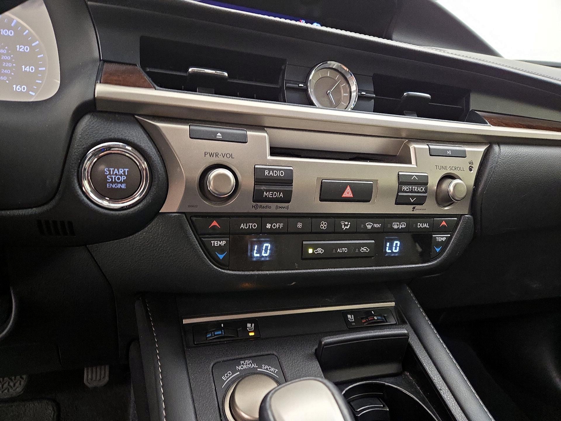 Thumbnail: 2016 Lexus ES - 16