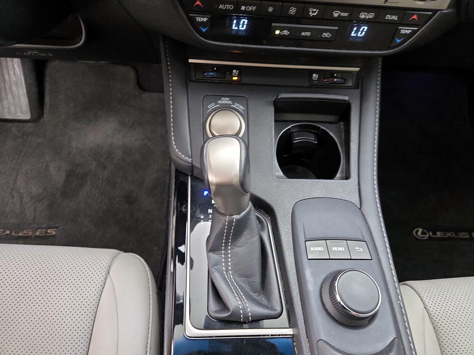 Thumbnail: 2016 Lexus ES - 17