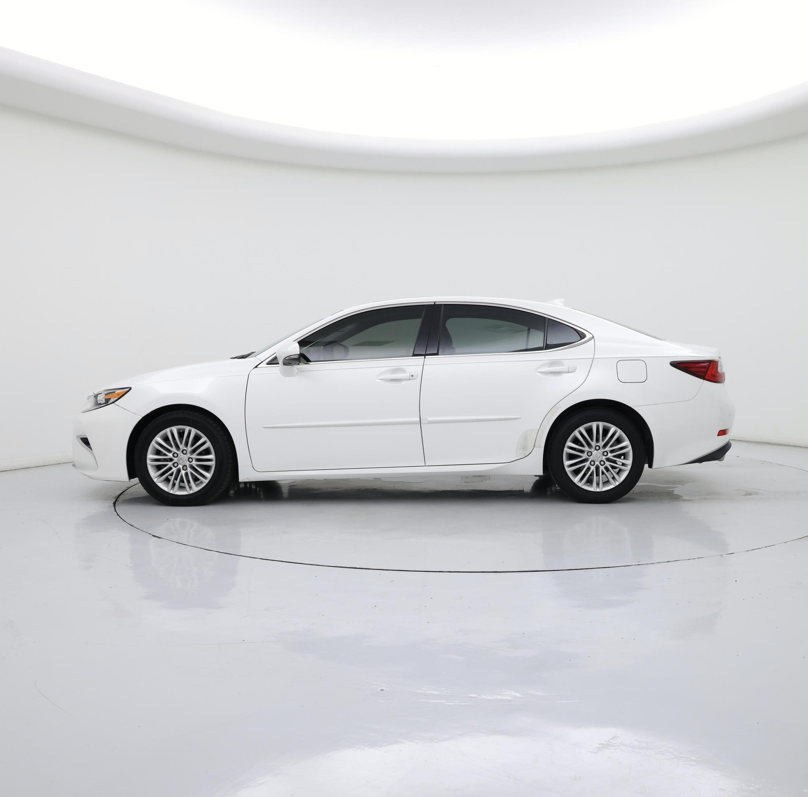Thumbnail: 2016 Lexus ES - 3