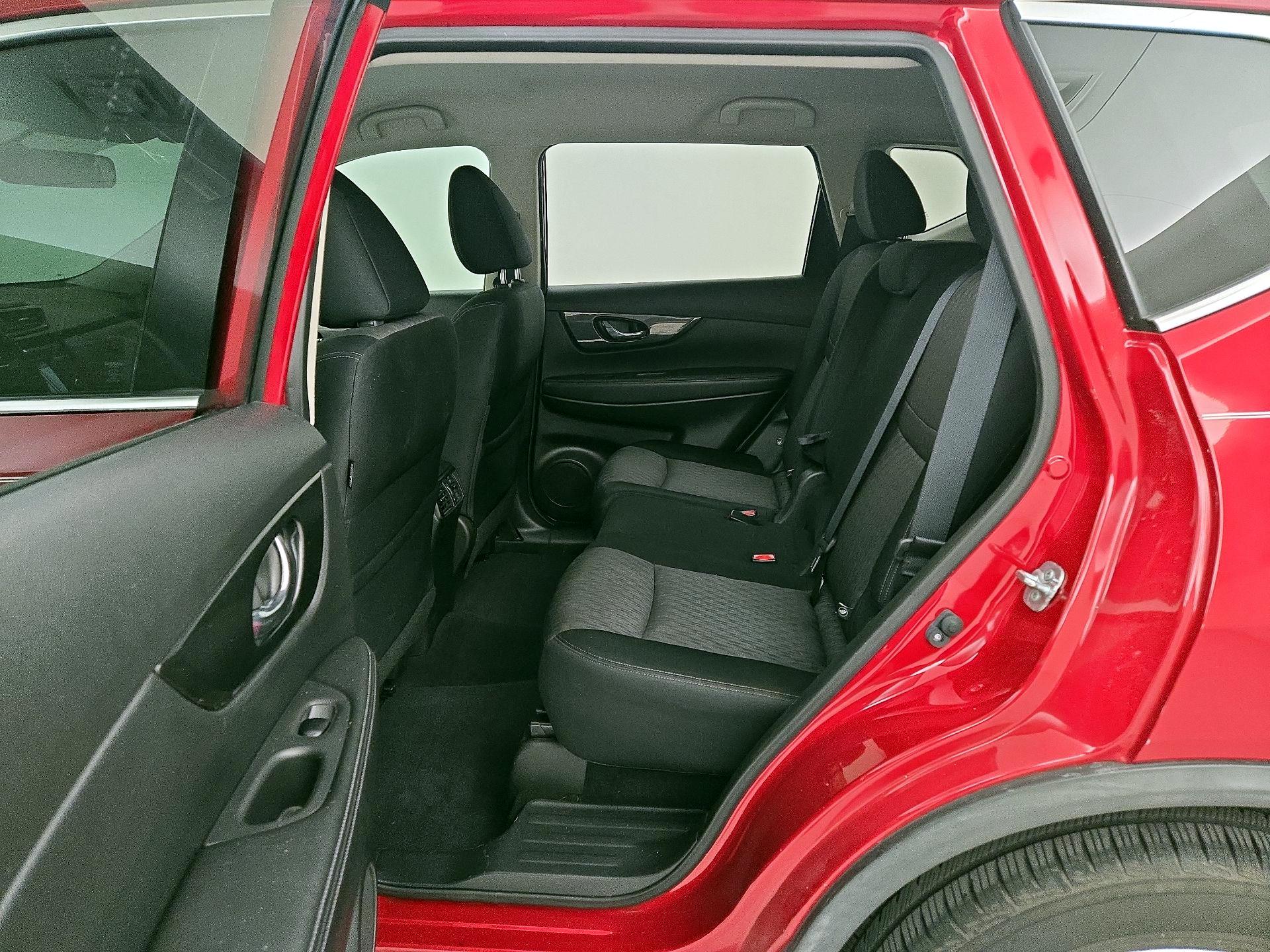 Thumbnail: 2017 Nissan Rogue - 20