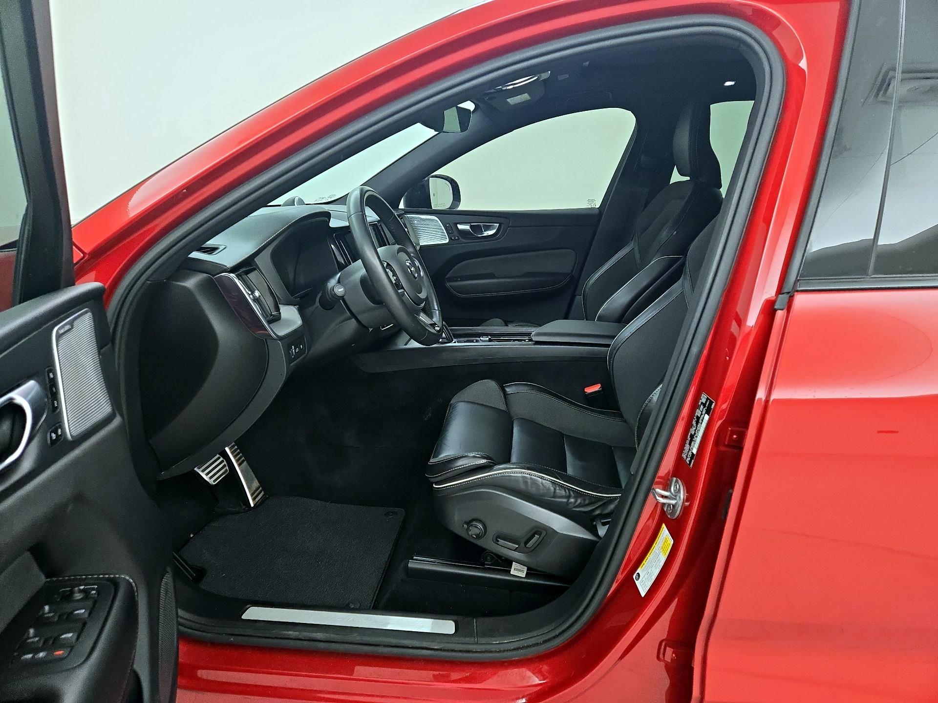 Thumbnail: 2022 Volvo XC60 - 11