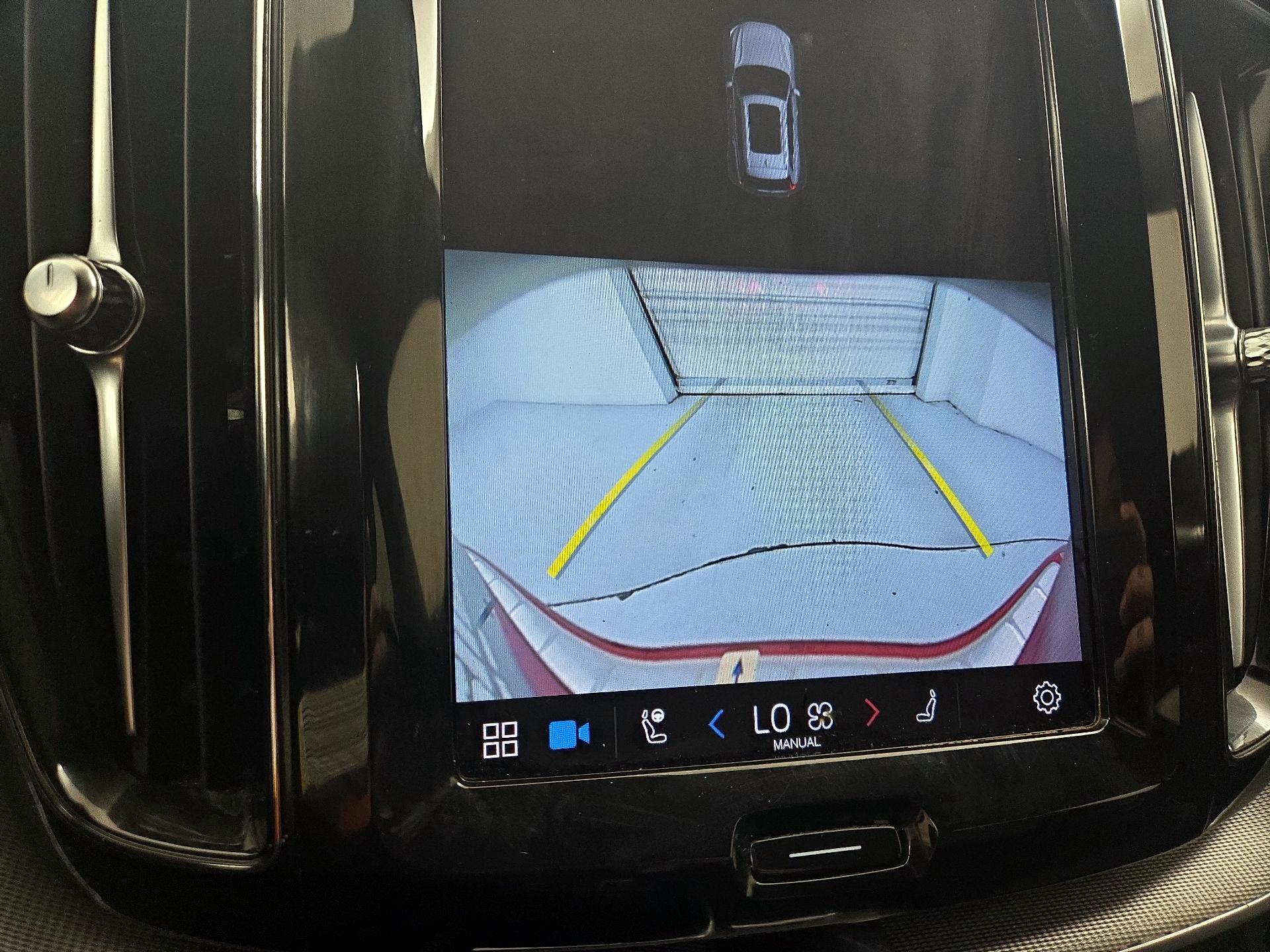 Thumbnail: 2022 Volvo XC60 - 15