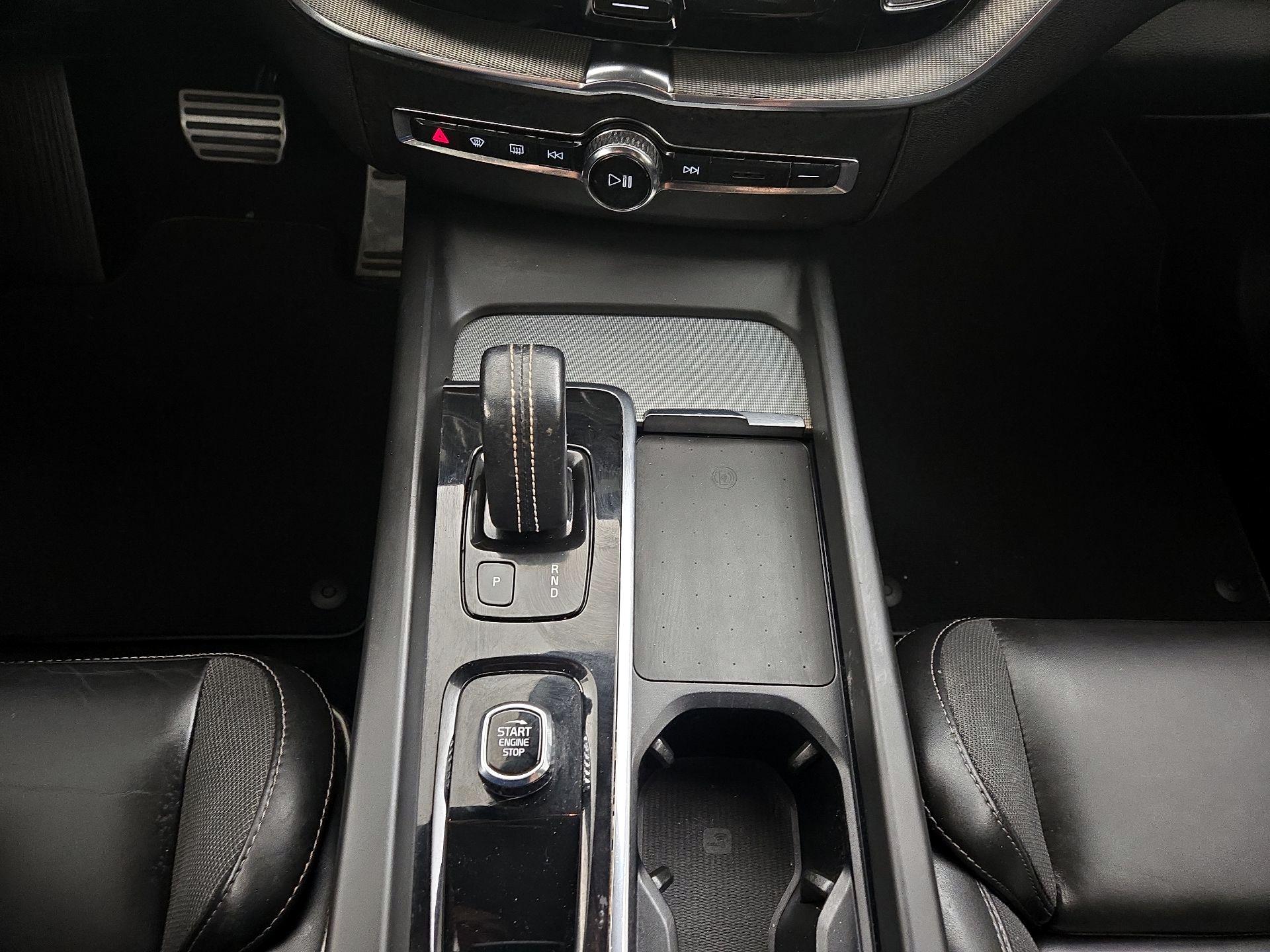 Thumbnail: 2022 Volvo XC60 - 18